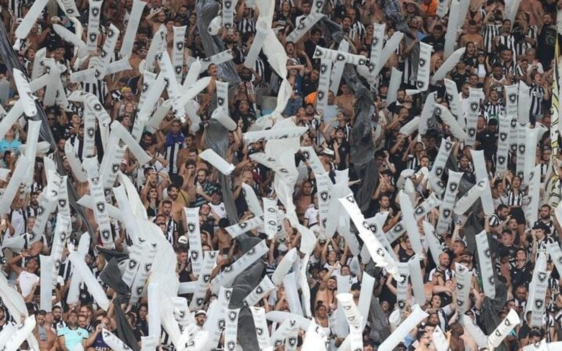 TORCIDA-BOTAFOGO-ATHLETICO-aspect-ratio-512-320