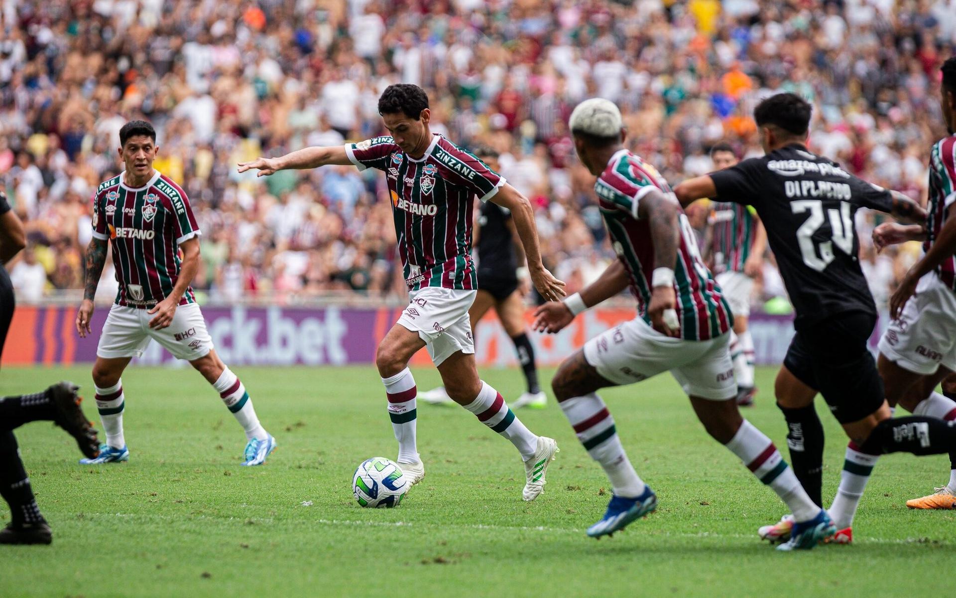 fluminense-x-botafogo-brasileirao-aspect-ratio-512-320