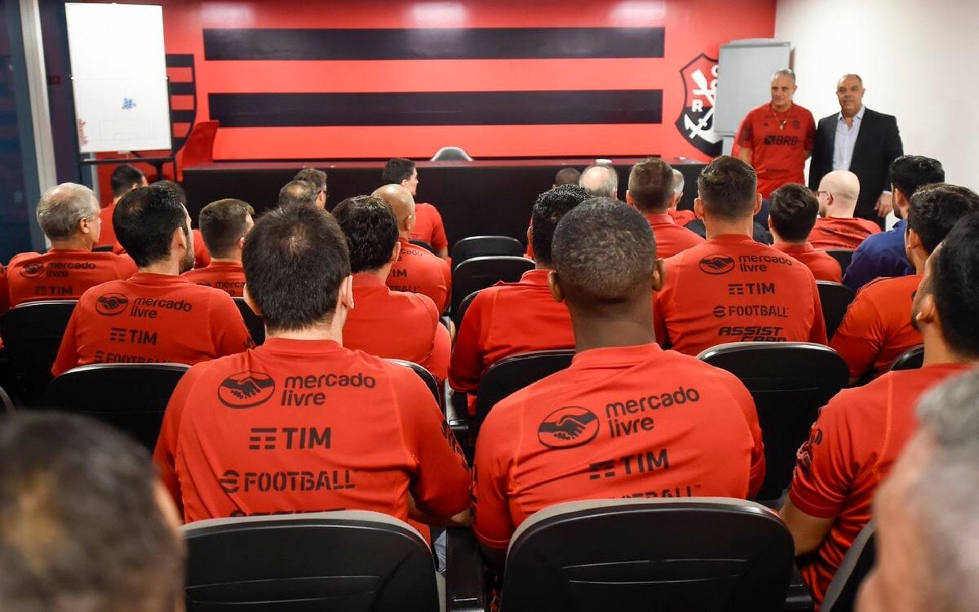 tite-flamengo-funcionarios-ct-aspect-ratio-512-320