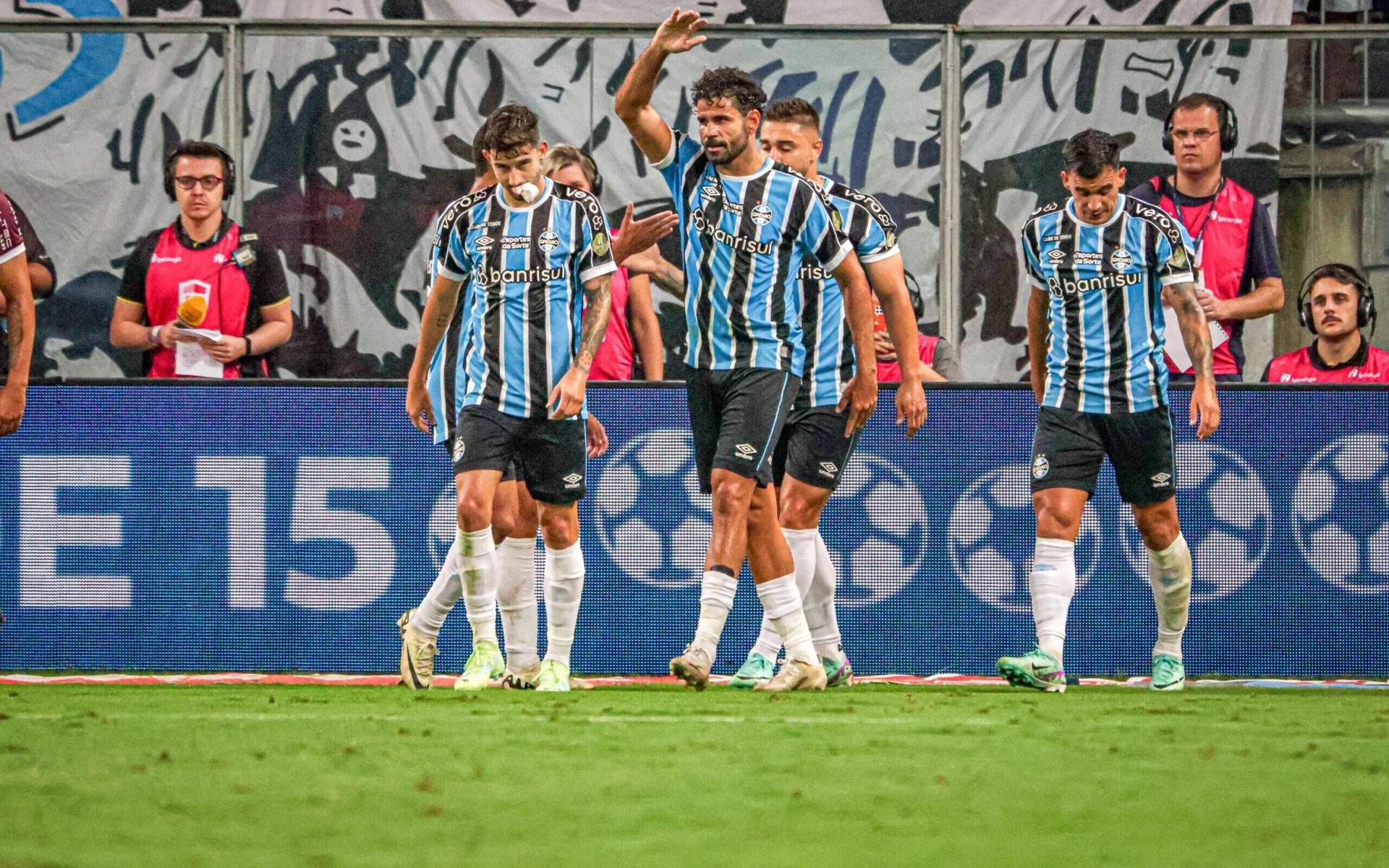 Diego-Costa-Gremio-Caxias-Gaucho-scaled-aspect-ratio-512-320