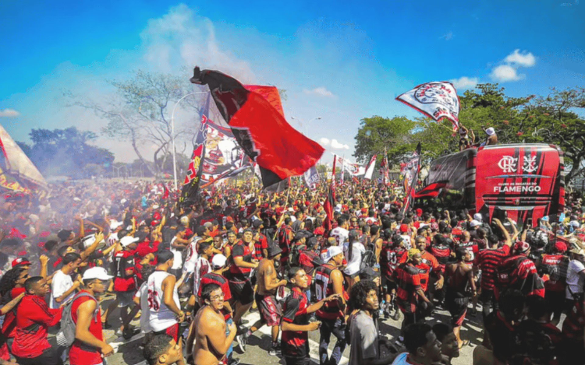 AeroFla-torcida-do-Flamengo-aspect-ratio-512-320