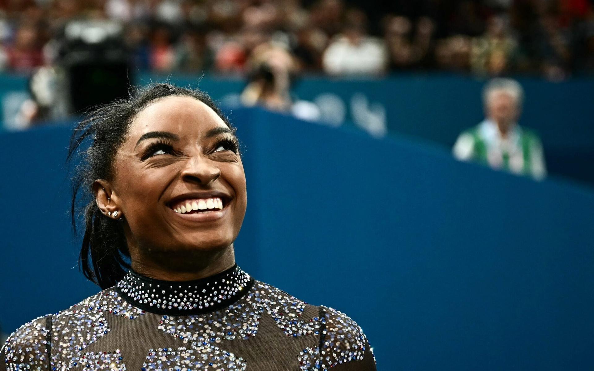 Simone-Biles-scaled-aspect-ratio-512-320