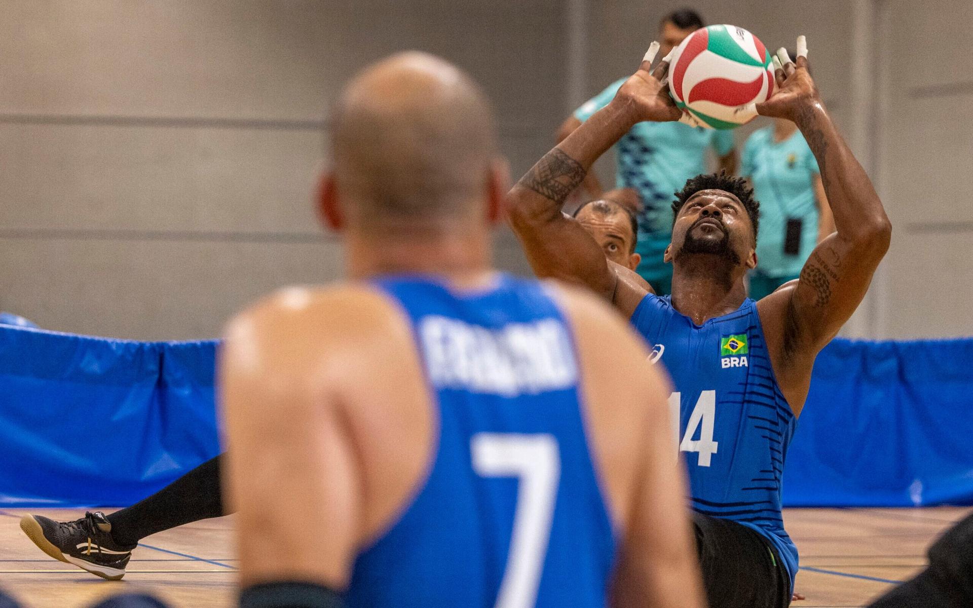 ANDERSON-DOS-SANTOS-Treino-do-Volei-sentado-1-scaled-aspect-ratio-512-320