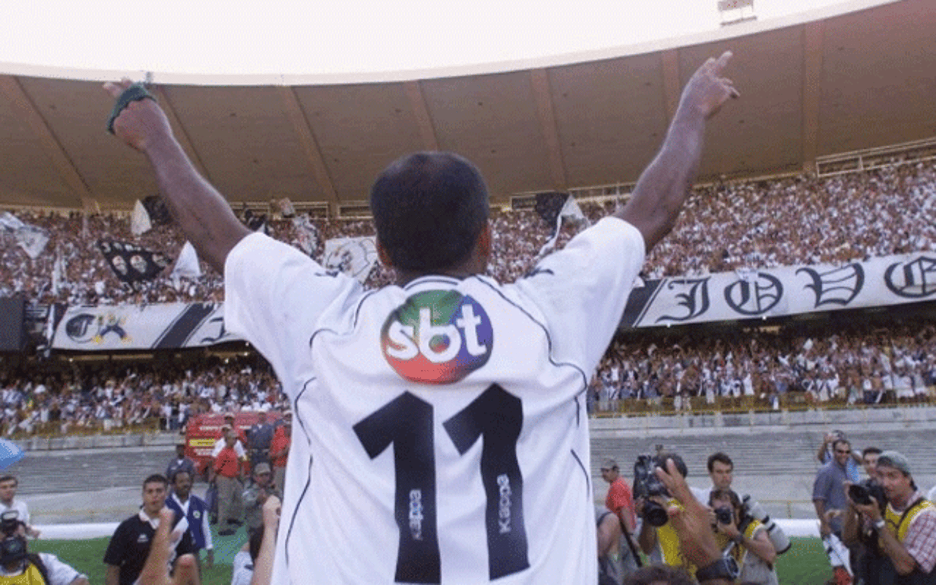 Vasco-usou-SBT-na-camisa-para-provocar-Globo-na-final-de-2000-aspect-ratio-512-320