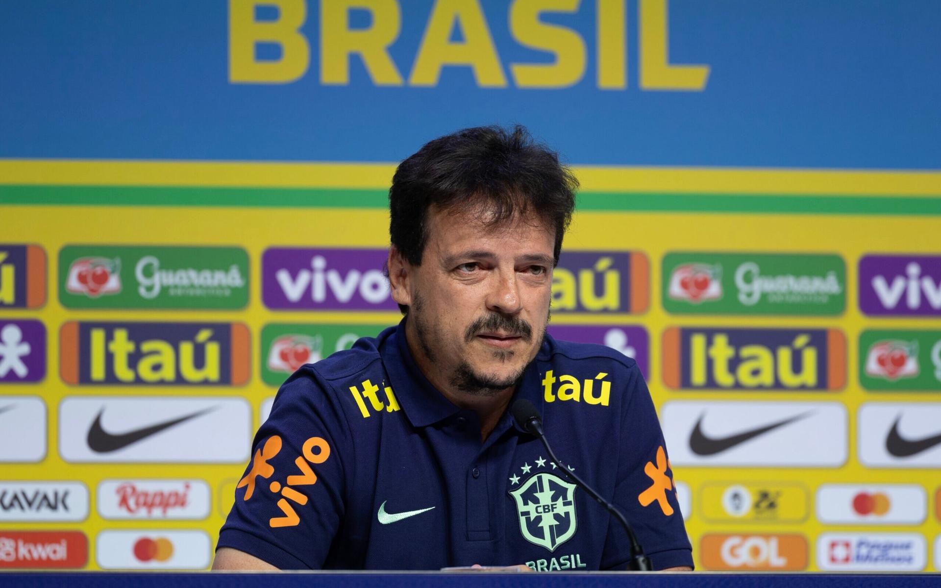 Fernando Diniz, novo técnico do Cruzeiro, em coletiva da Seleção Brasileira