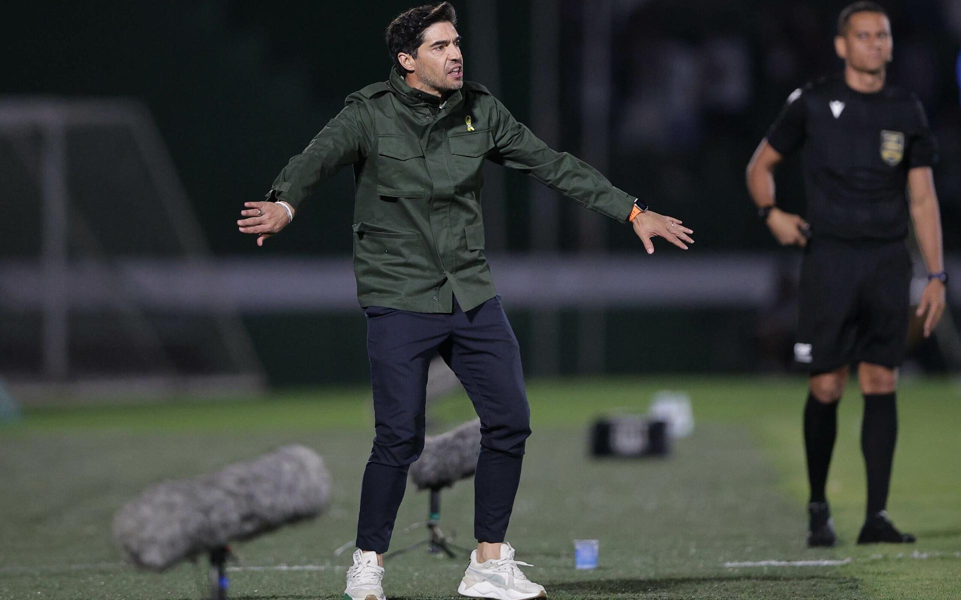 Abel-Ferreira-em-Palmeiras-x-Atletico-MG-pelo-Brasileirao-3-scaled-aspect-ratio-512-320