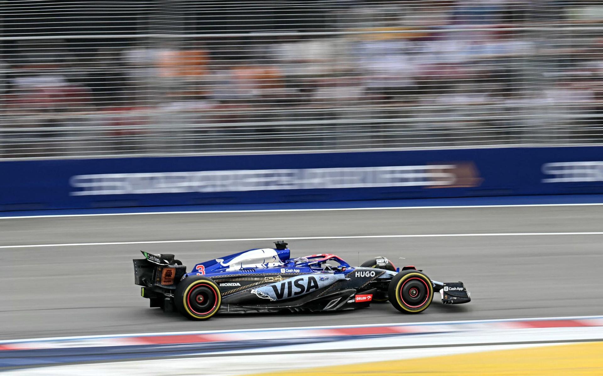 Daniel-Ricciardo-GP-de-Singapura-da-Formula-1-scaled-aspect-ratio-512-320