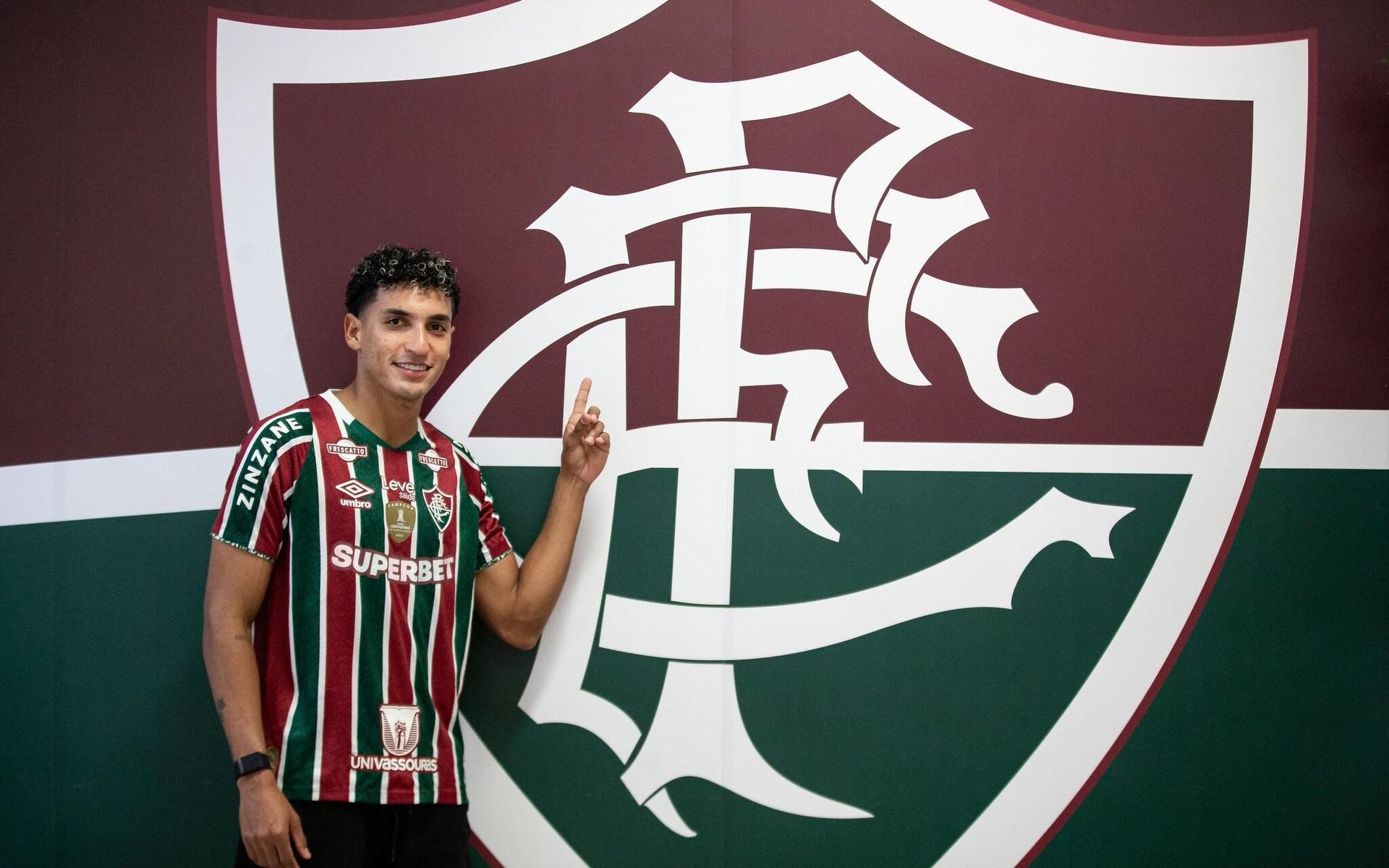 Gabriel-Fuentes-escudo-Fluminense-aspect-ratio-512-320