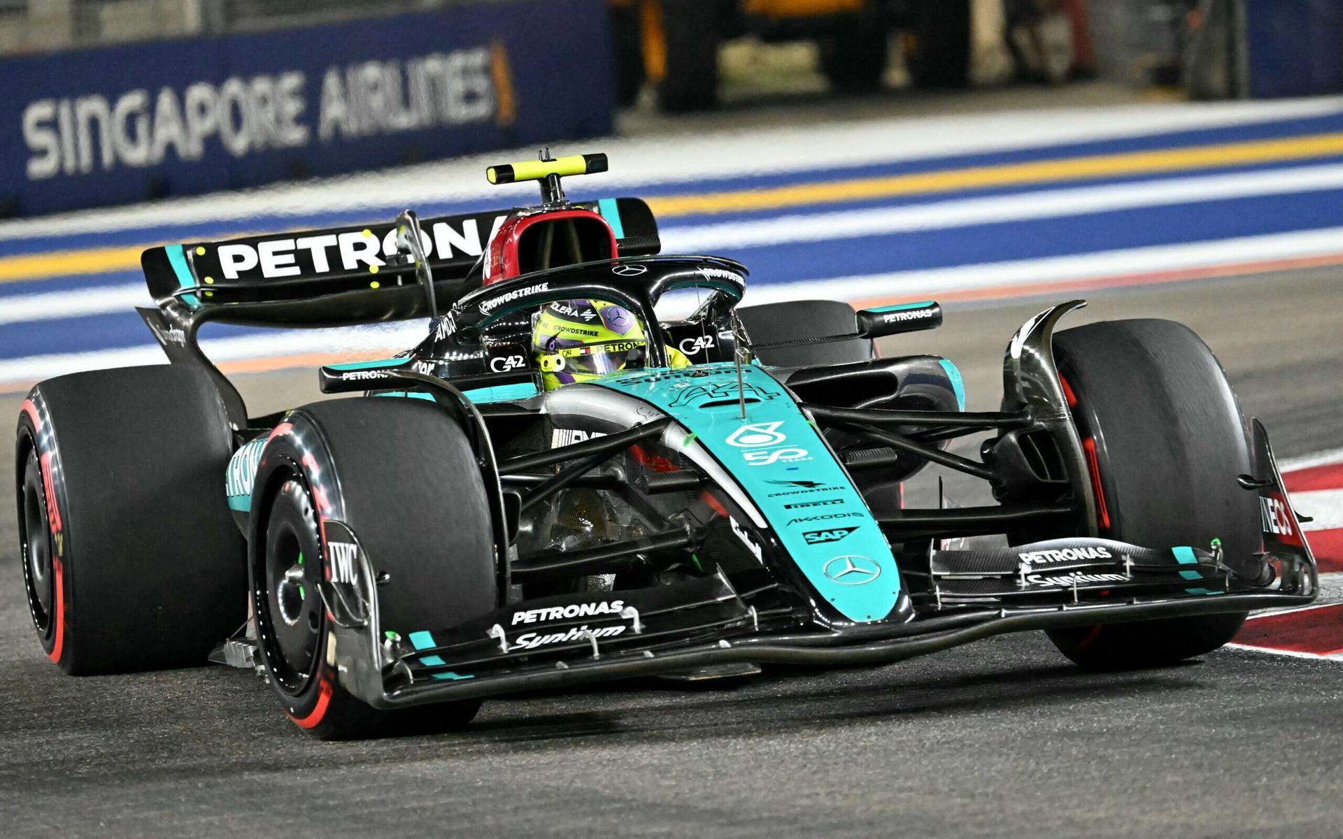 Lewis-Hamilton-no-GP-de-Singapura-scaled-aspect-ratio-512-320