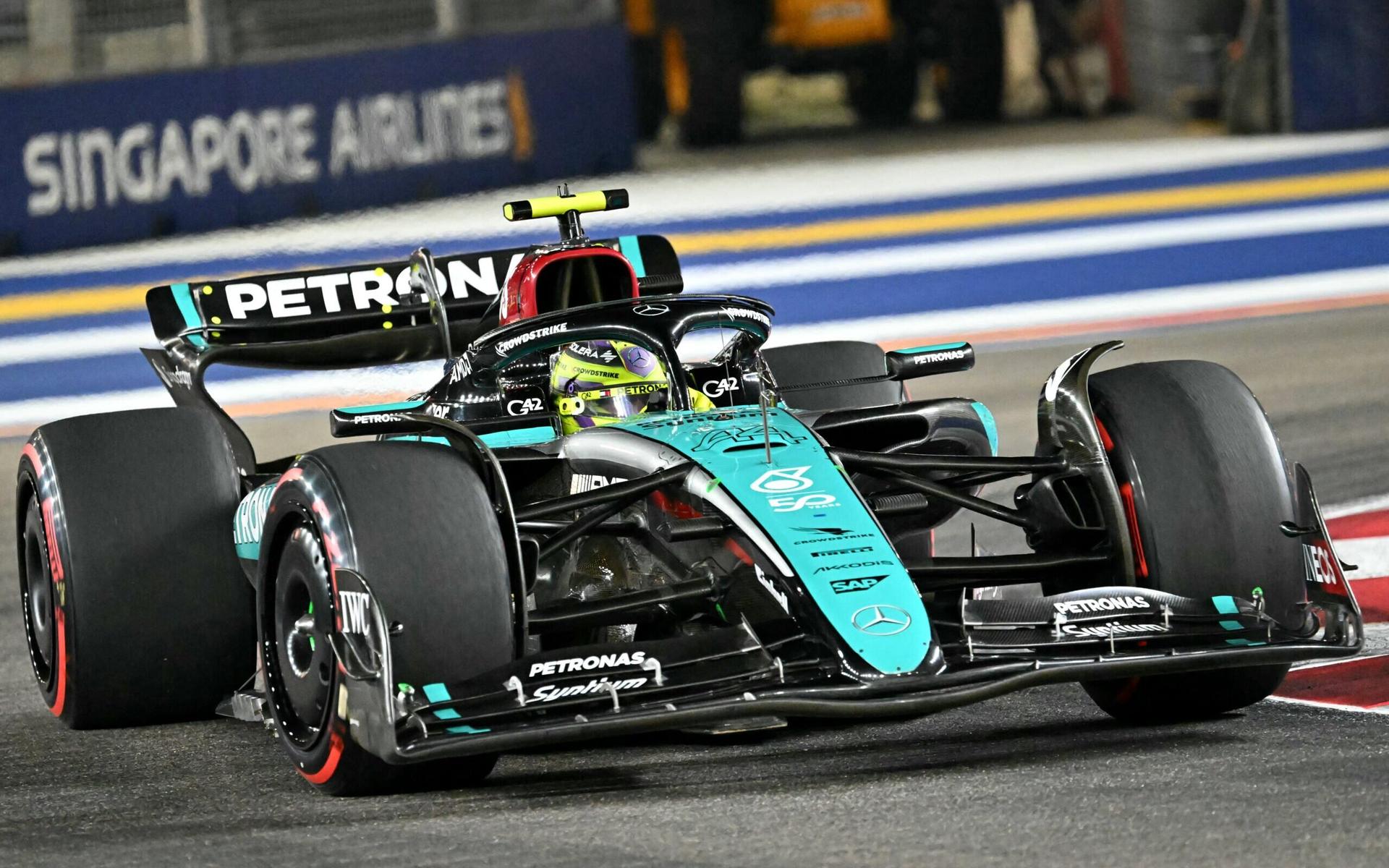 Lewis-Hamilton-no-GP-de-Singapura-scaled-aspect-ratio-512-320