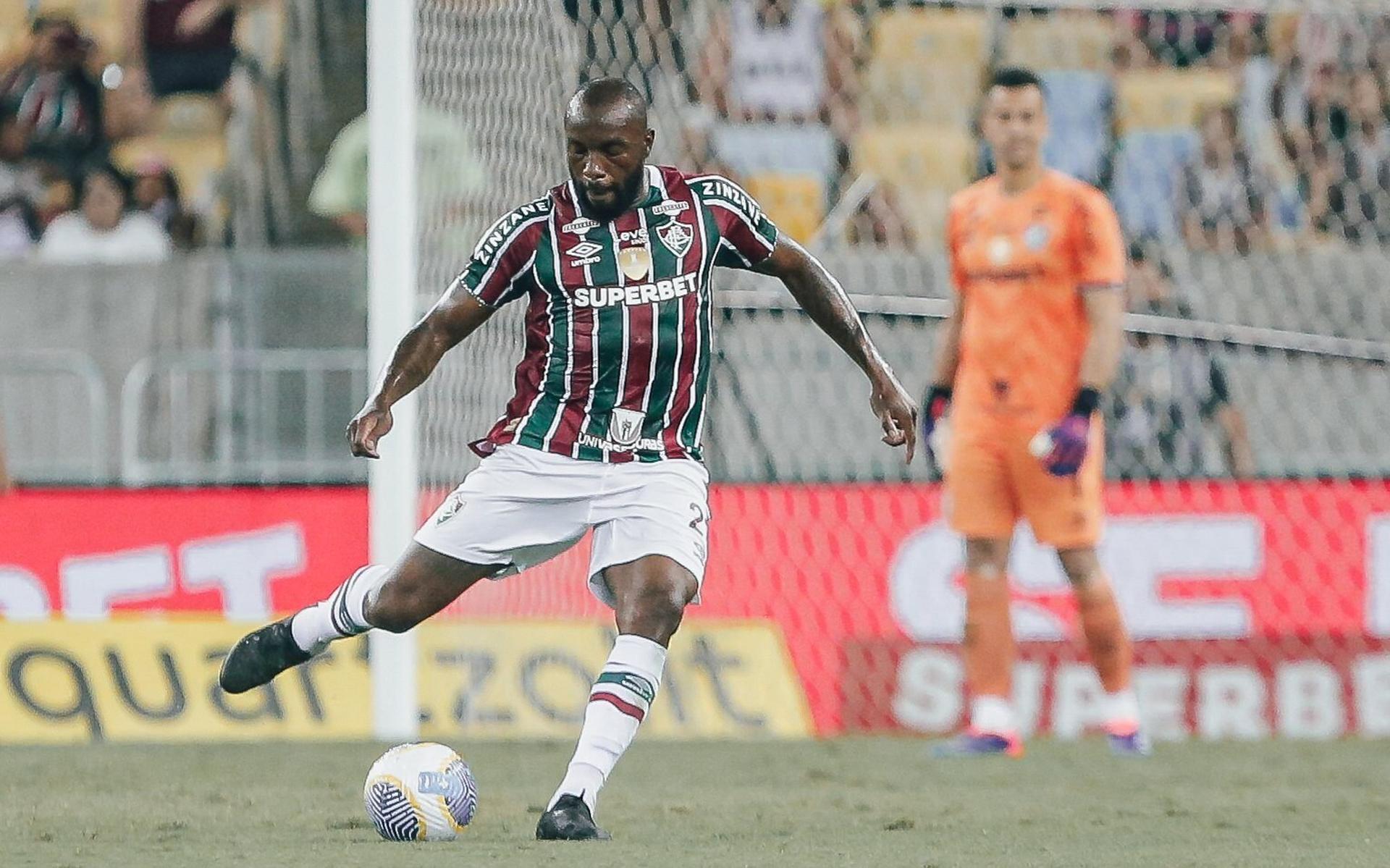 Manoel-em-acao-no-jogo-entre-Fluminense-e-Botafogo-aspect-ratio-512-320