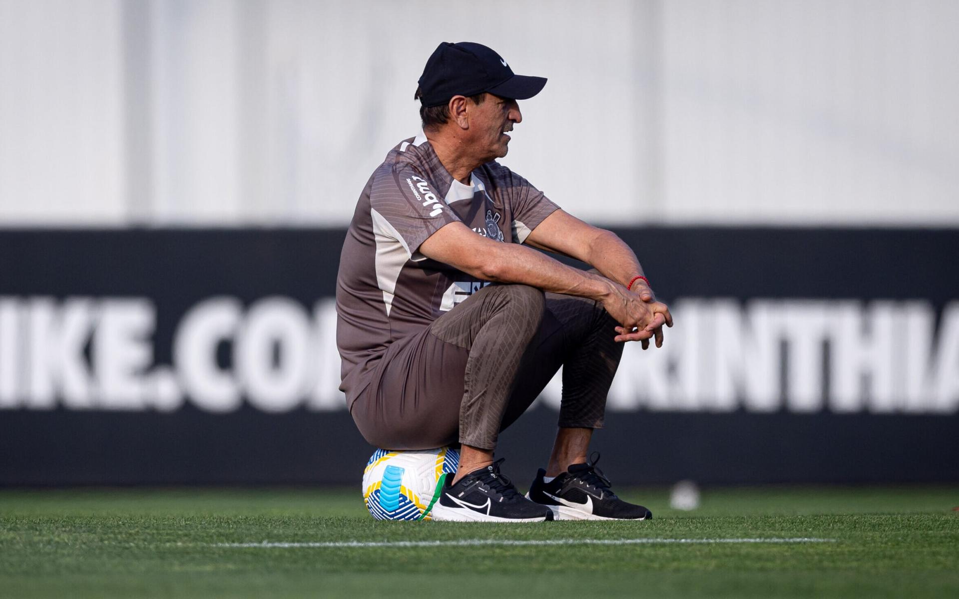 Ramon-Diaz-em-treino-do-Corinthians-scaled-aspect-ratio-512-320