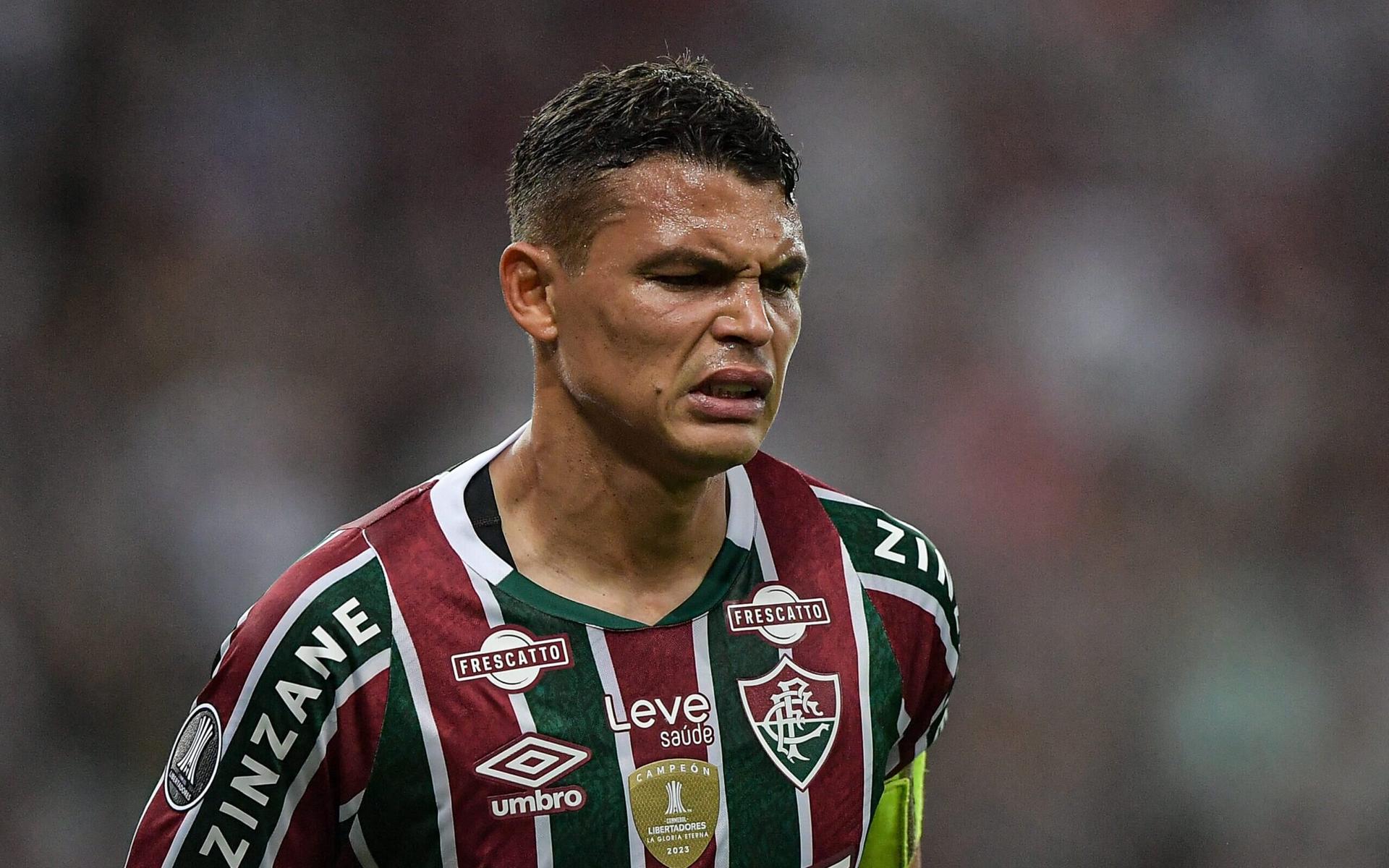 Thiago-Silva-faz-careta-em-Fluminense-x-Atletico-MG-scaled-aspect-ratio-512-320