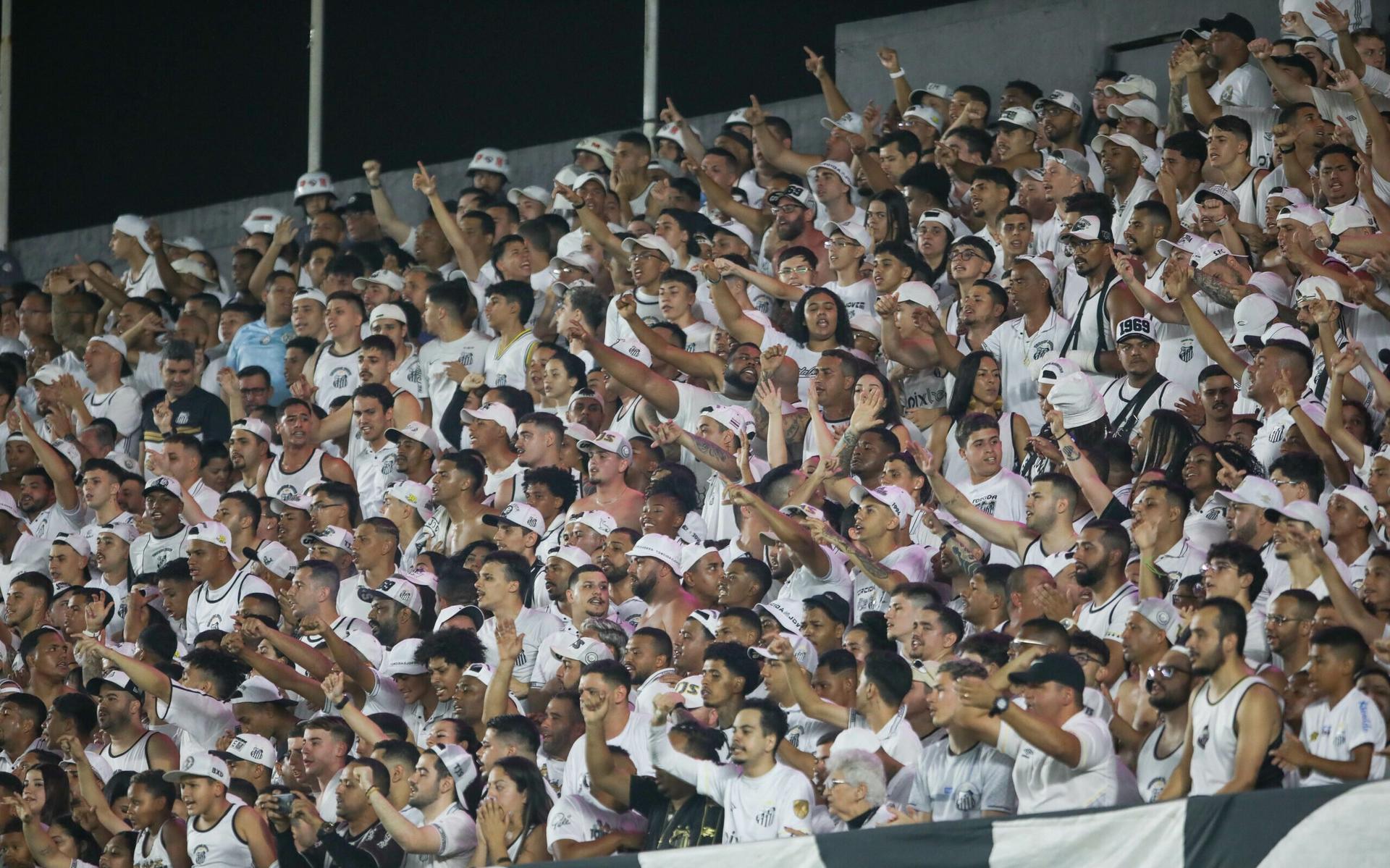 Torcida-Santos-Vila-Belmiro-scaled-aspect-ratio-512-320