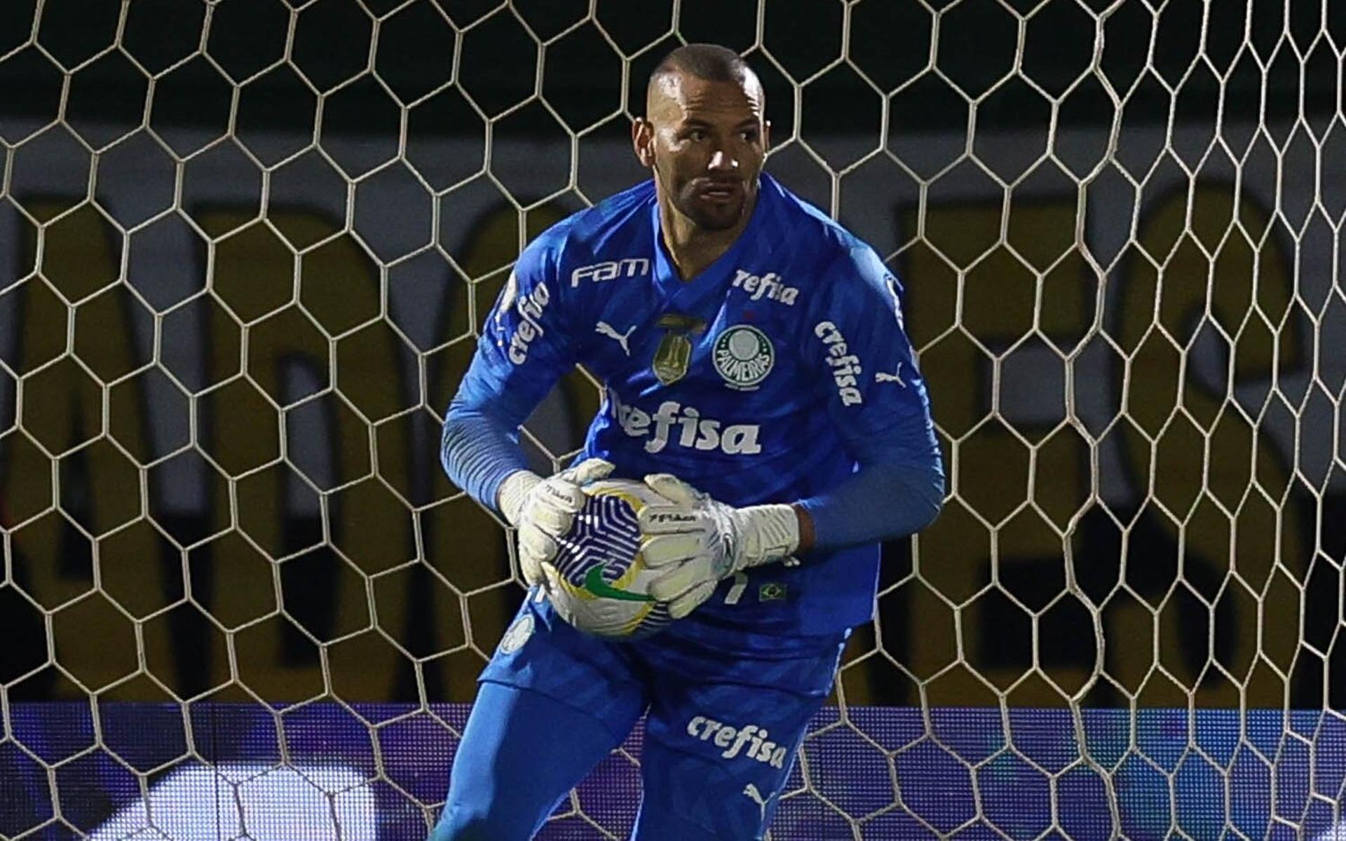 Weverton-em-Palmeiras-2×1-Atletico-MG-aspect-ratio-512-320