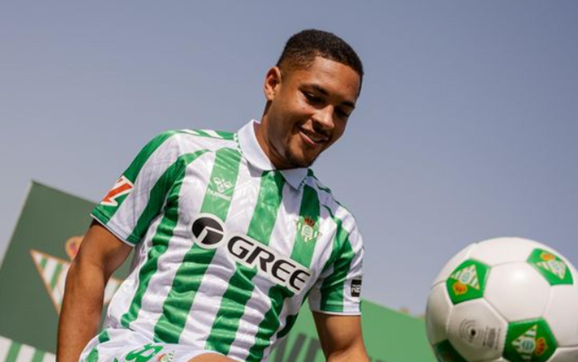 Vitor Roque foi apresentado no Real Betis. (Foto: Reprodução)