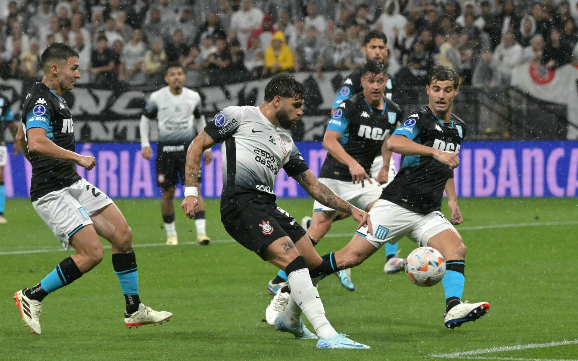 AFP__20241025__36KR4CL__v1__HighRes__FblSudamericanaCorinthiansRacing-scaled-aspect-ratio-512-320