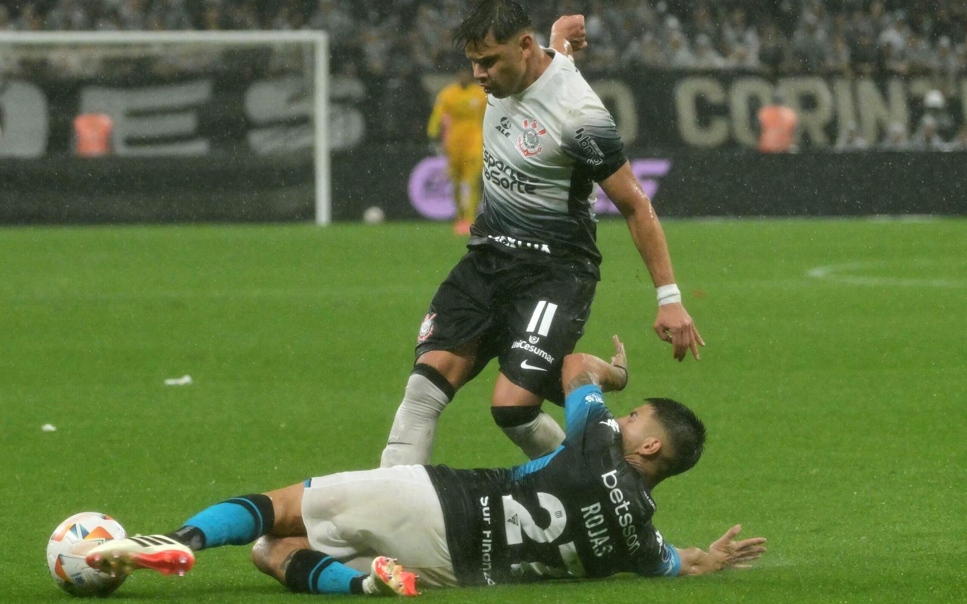 AFP__20241025__36KV739__v1__HighRes__FblSudamericanaCorinthiansRacing-scaled-aspect-ratio-512-320