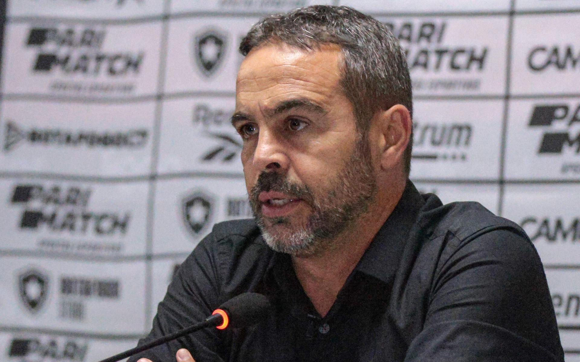 El técnico del Botafogo elige al mejor delantero del fútbol brasileño