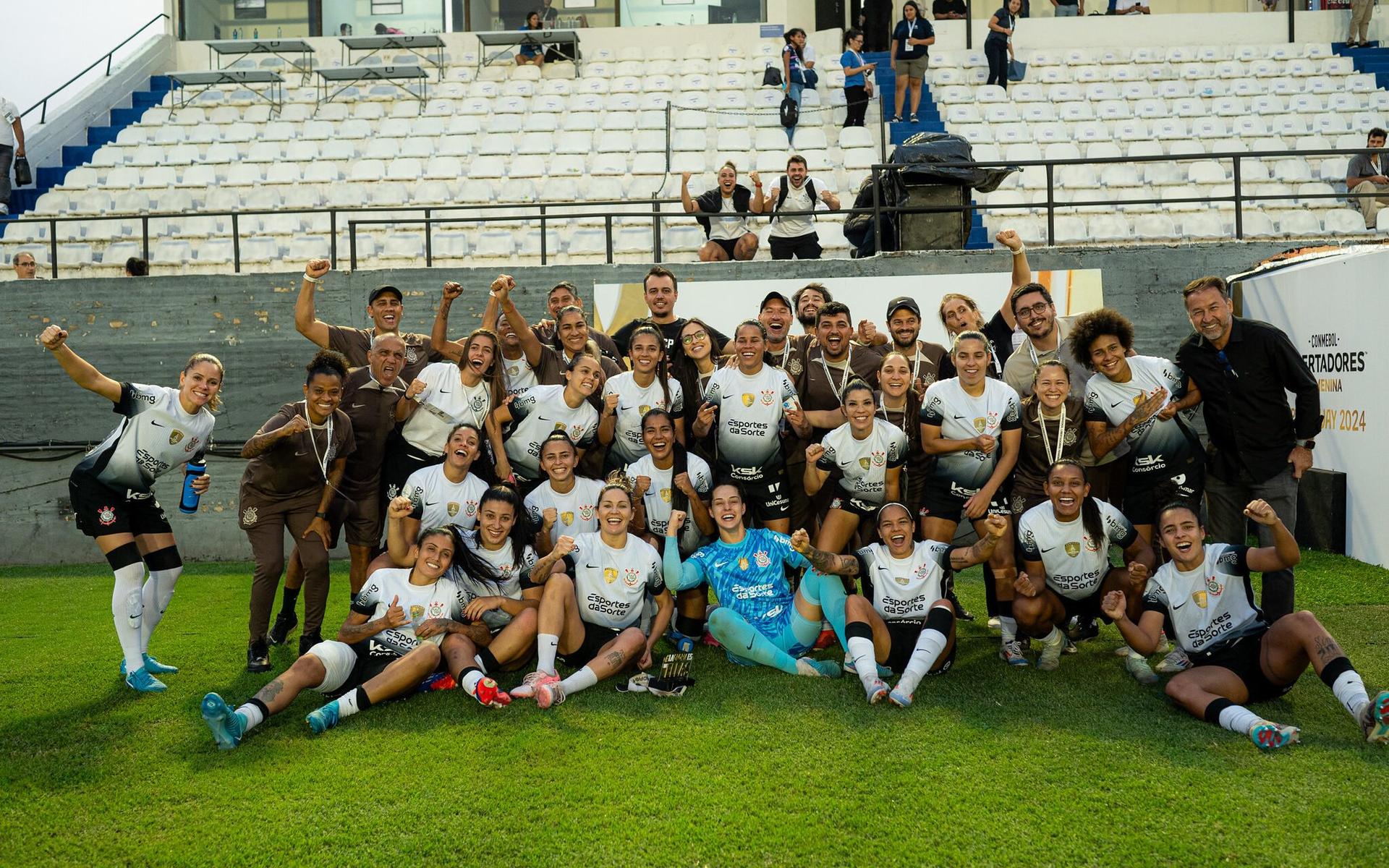 Corinthians-comemora-classificacao-para-final-da-Libertadores-Feminina-2024- aspect-ratio-512-320