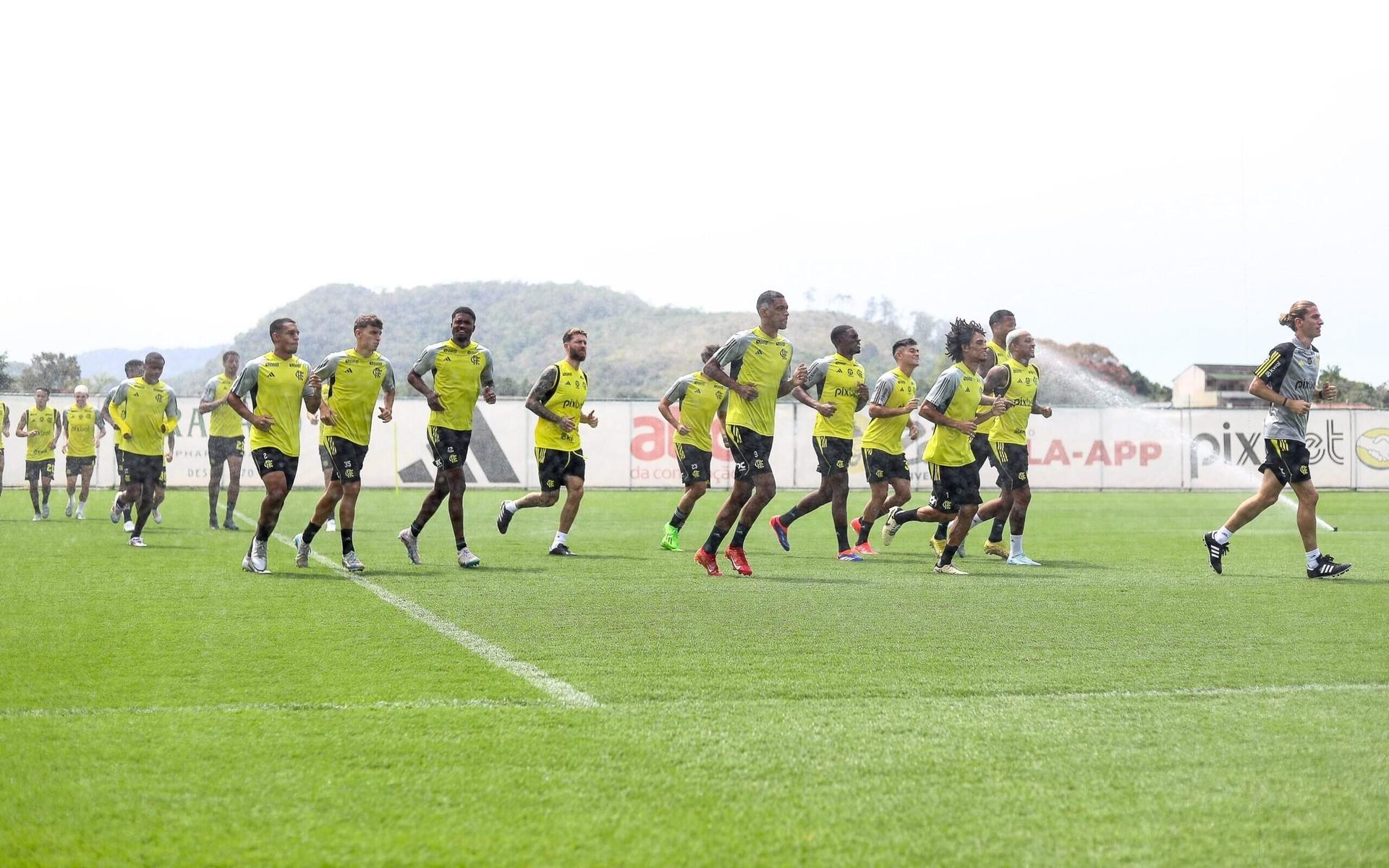 Filipe-Luis-comanda-treino-do-Flamengo-durante-a-Data-Fifa-scaled-aspect-ratio-512-320