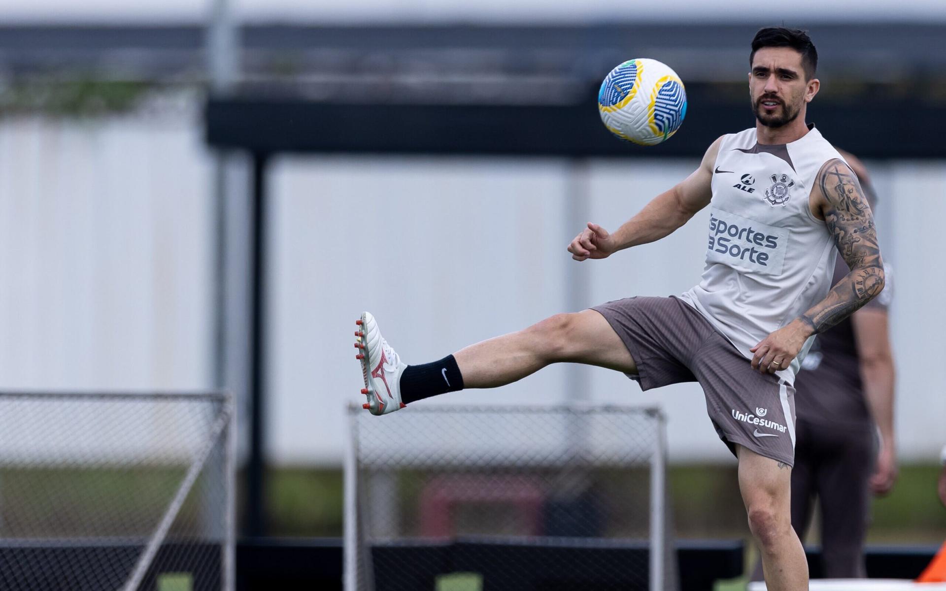 Igor-Coronado-em-treino-do-Corinthians-1210-scaled-aspect-ratio-512-320