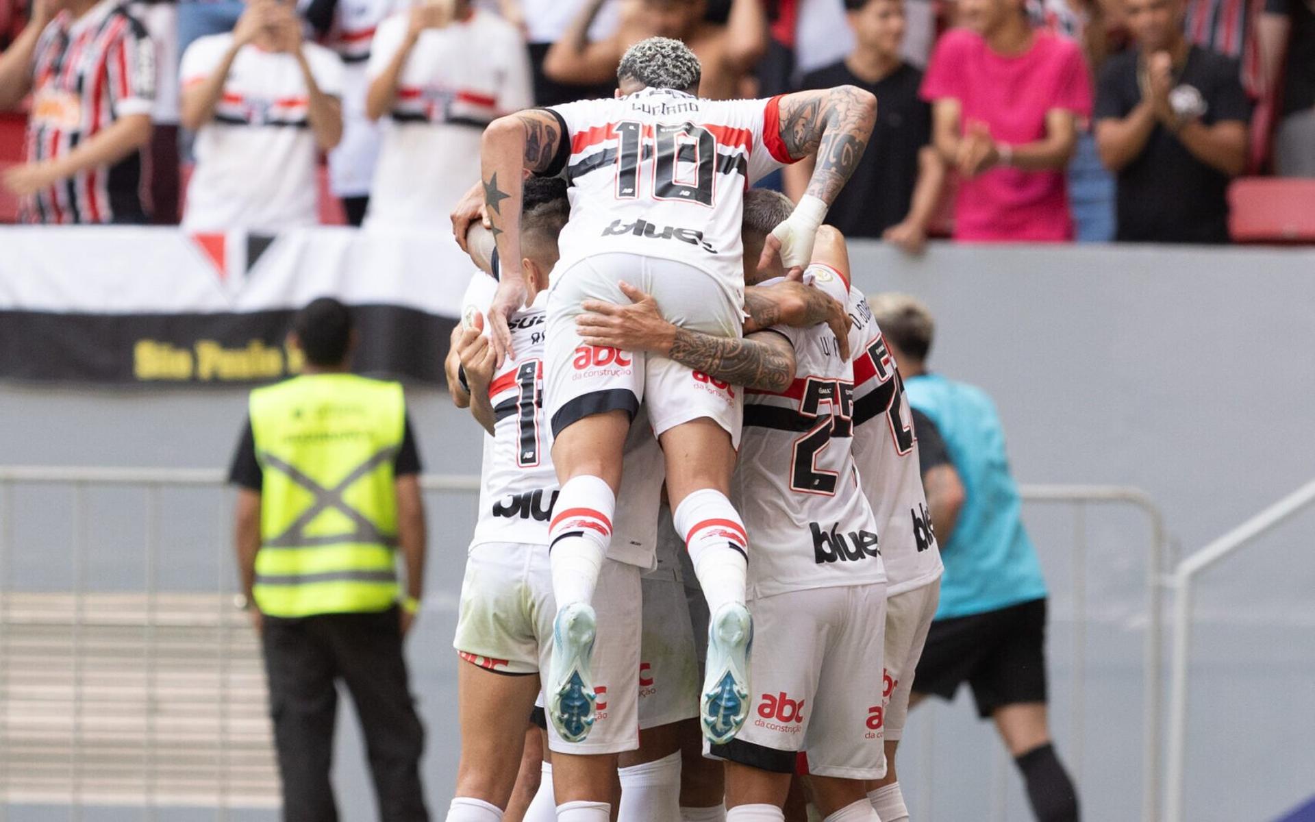 Lucas-comemora-SaoPaulo-x-Corinthians-scaled-aspect-ratio-512-320