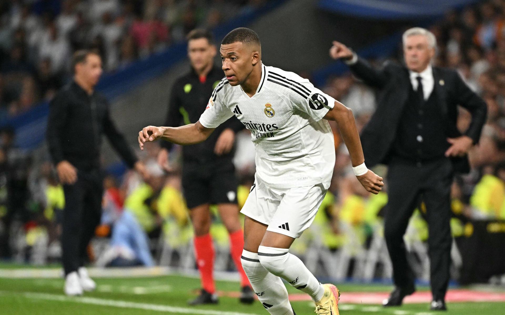 Mbappe-e-Ancelotti-em-Real-Madrid-x-Alaves-por-La-Liga-scaled-aspect-ratio-512-320