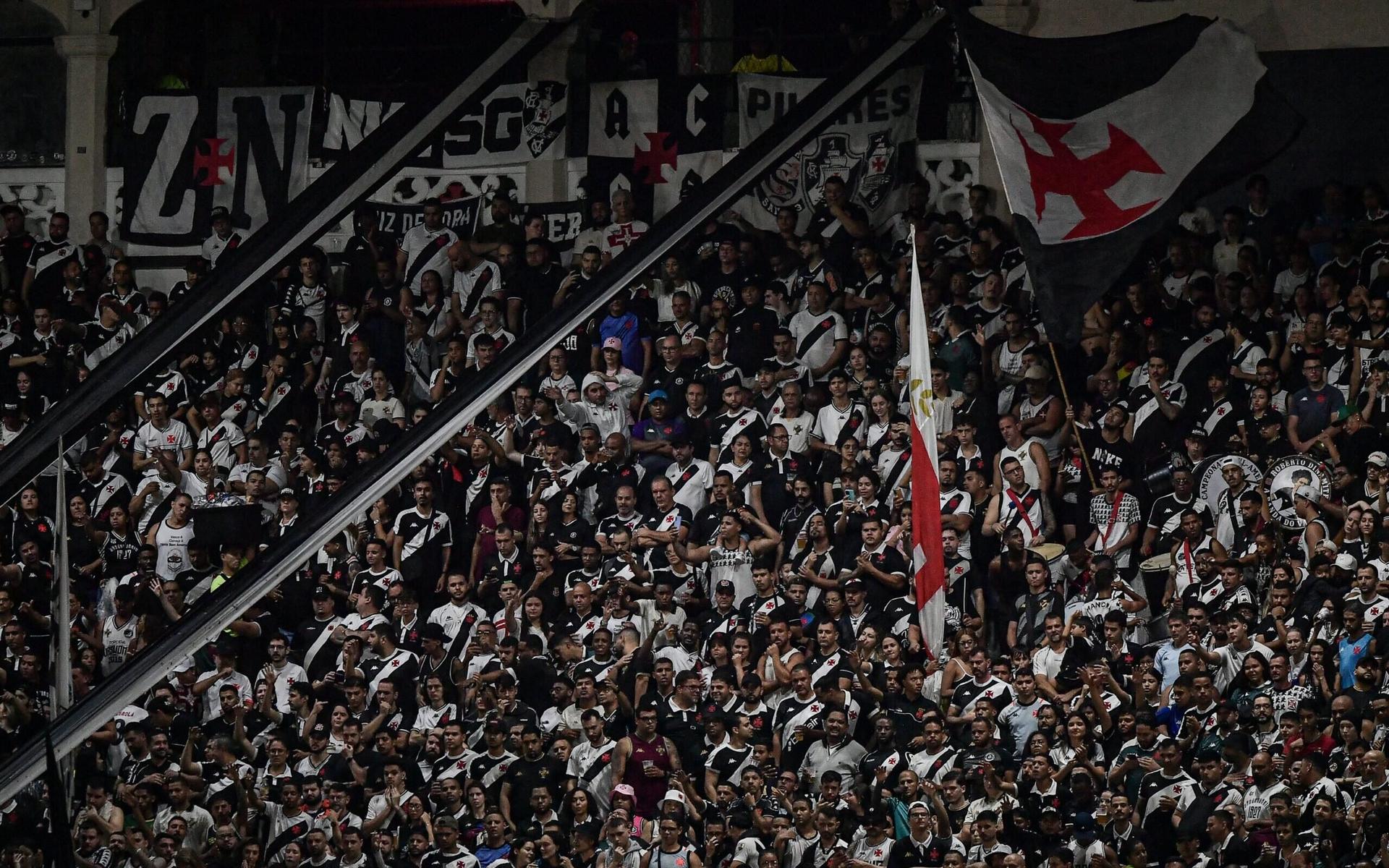 Torcida-Vasco-x-Cuiaba-scaled-aspect-ratio-512-320