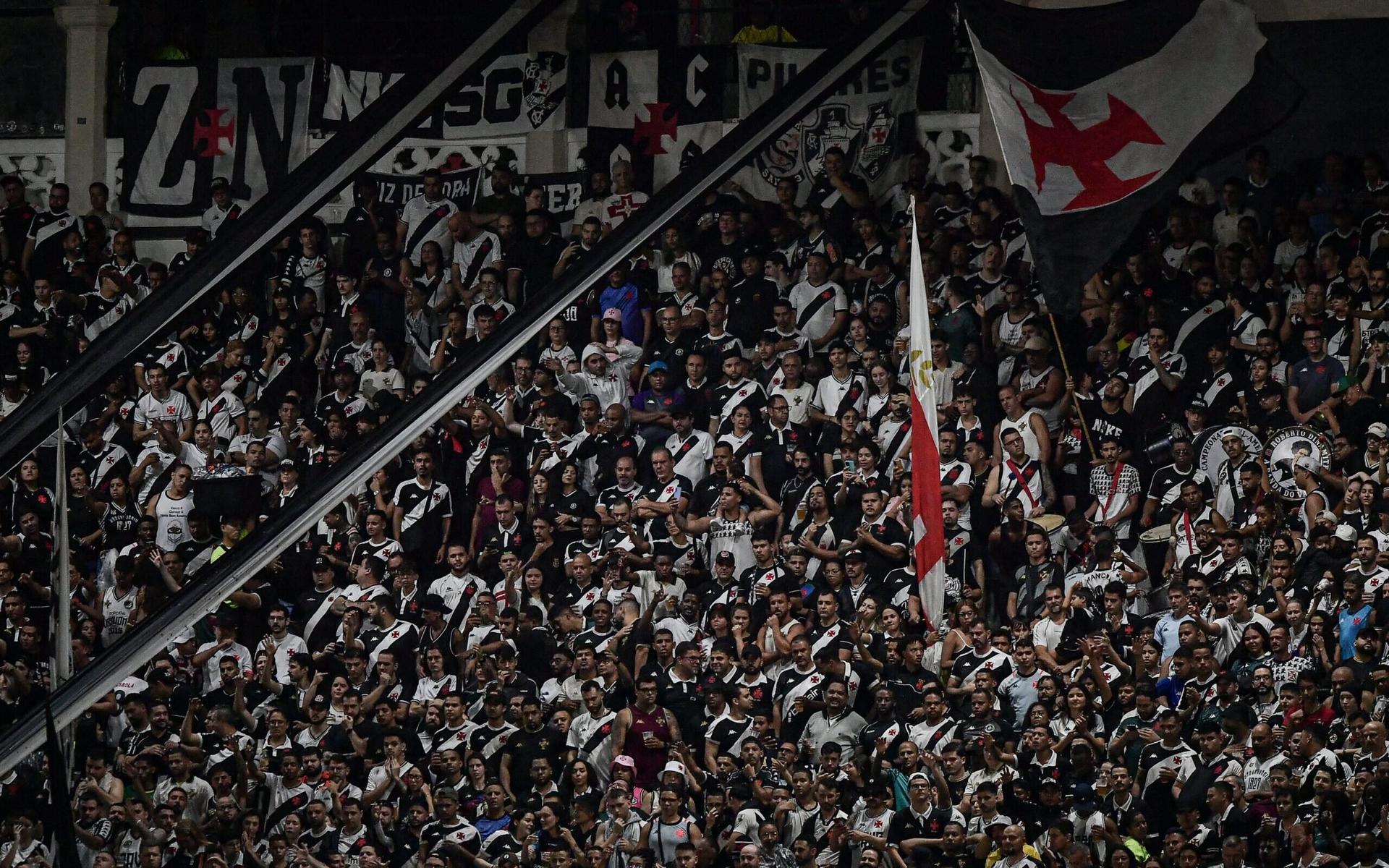 Torcida-Vasco-x-Cuiaba-scaled-aspect-ratio-512-320