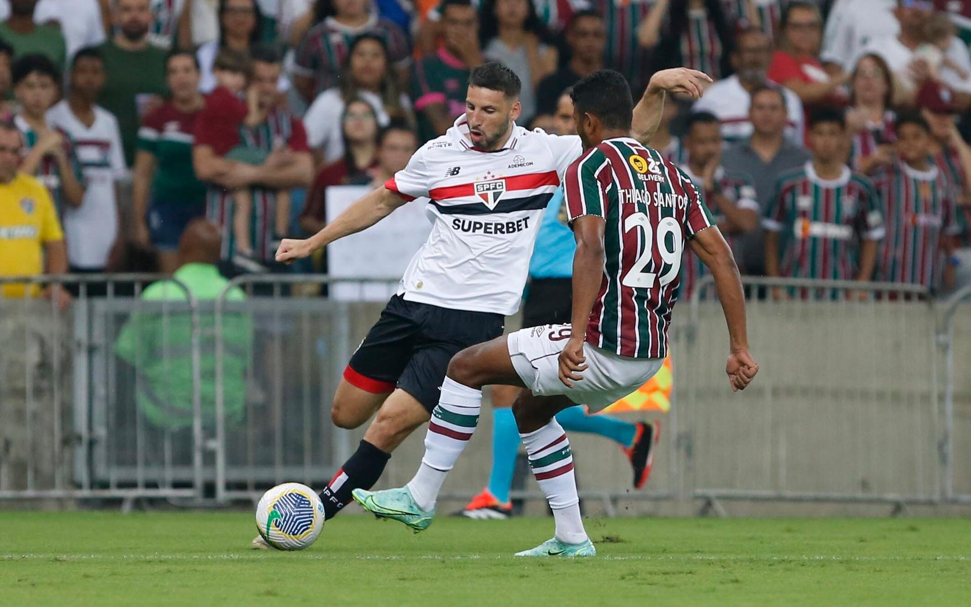 calleri-Thiago-Santos-Fluminense-Sao-Paulo-aspect-ratio-512-320