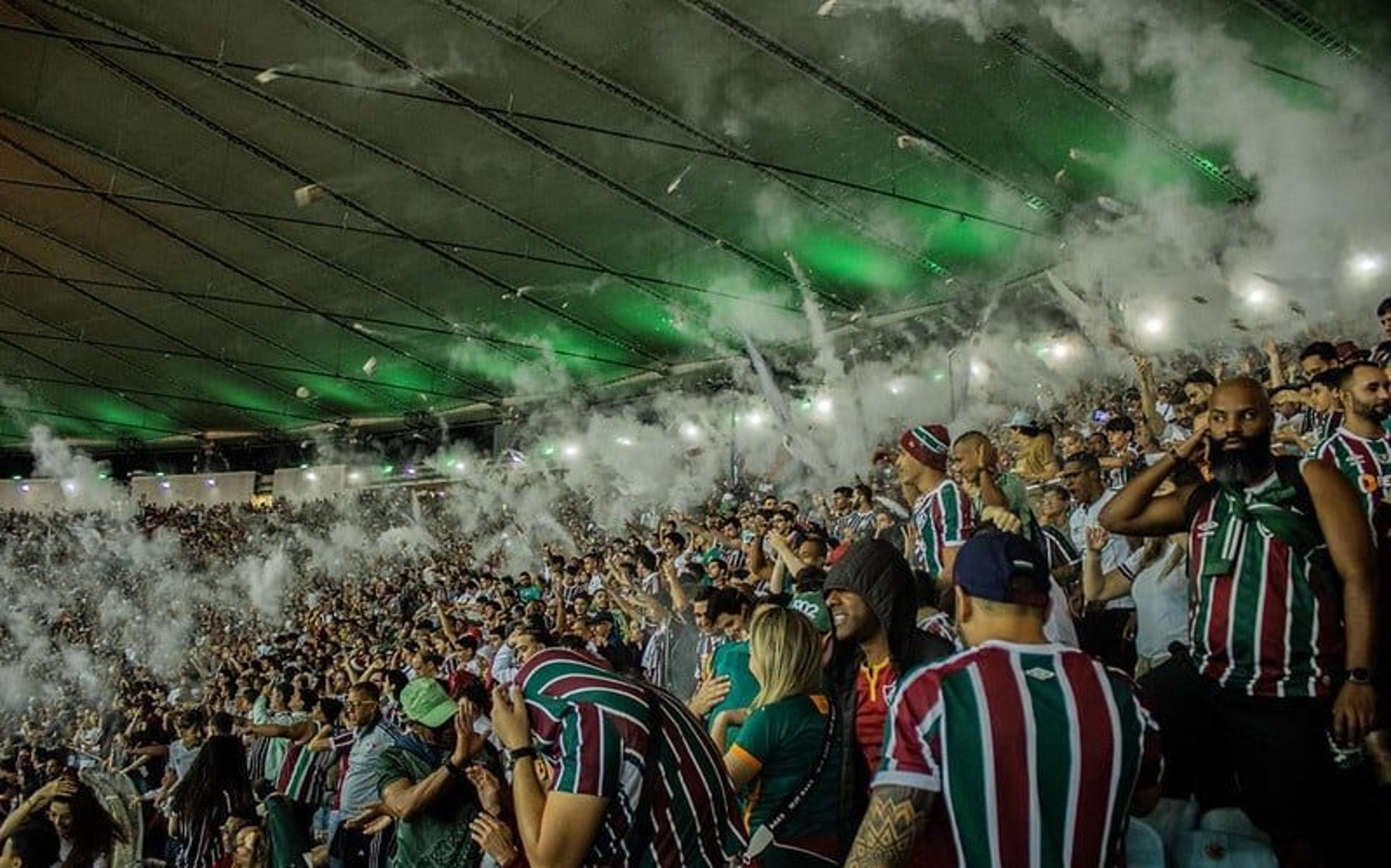 fluminense-torcida-aspect-ratio-512-320