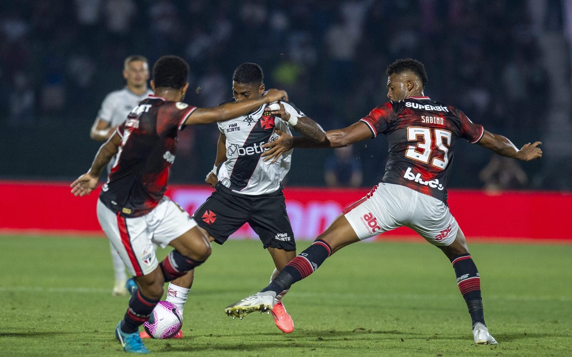 São Paulo e Vasco duelam