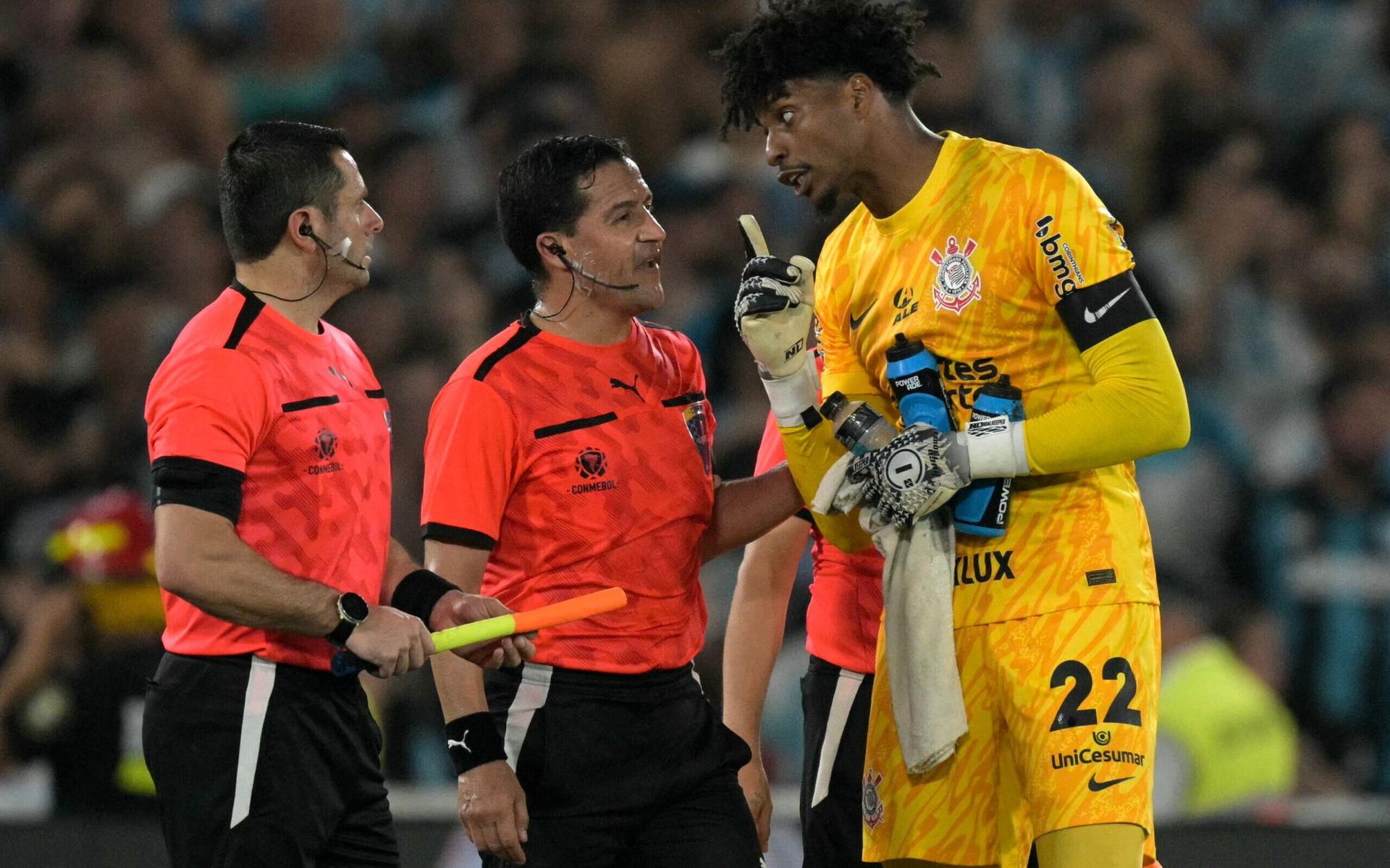 AFP__20241101__36LA773__v1__HighRes__FblSudamericanaRacingCorinthians-scaled-aspect-ratio-512-320