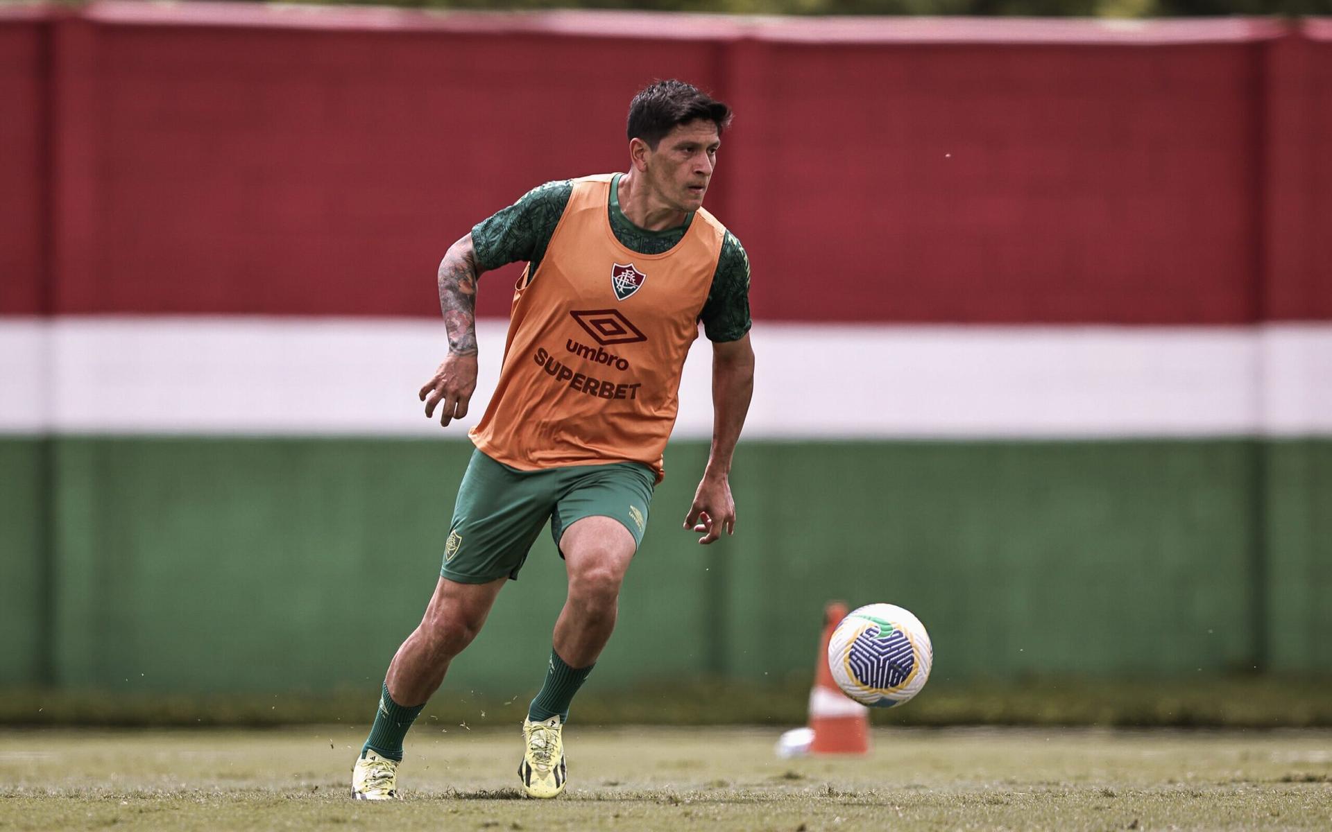 German-Cano-em-acao-no-treino-do-Fluminense-na-semana-do-jogo-contra-o-Internacional-scaled-aspect-ratio-512-320