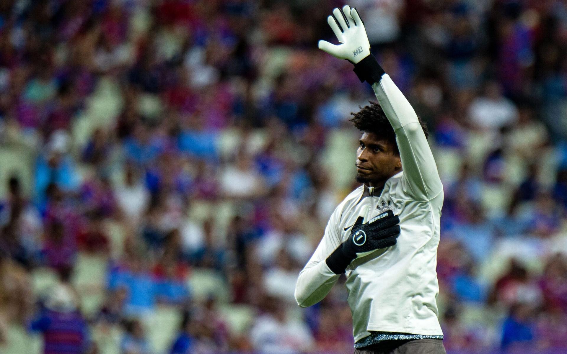 Hugo-Souza-aquecimento-Fortaleza-Corinthians-scaled-aspect-ratio-512-320