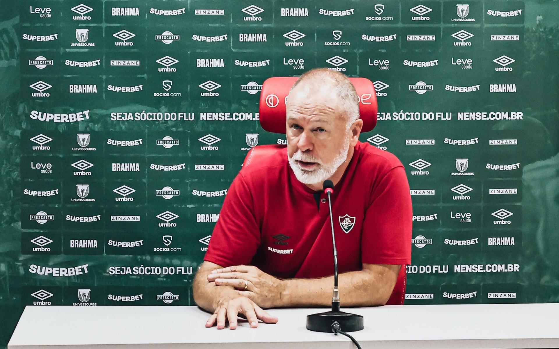 Mano-Menezes-em-coletiva-de-imprensa-apos-a-derrota-do-Fluminense-para-o-Internacional-scaled-aspect-ratio-512-320