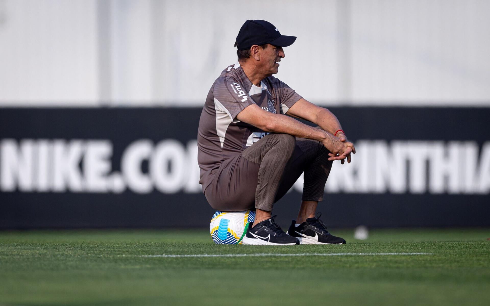 Ramon-Diaz-em-treino-do-Corinthians-scaled-aspect-ratio-512-320