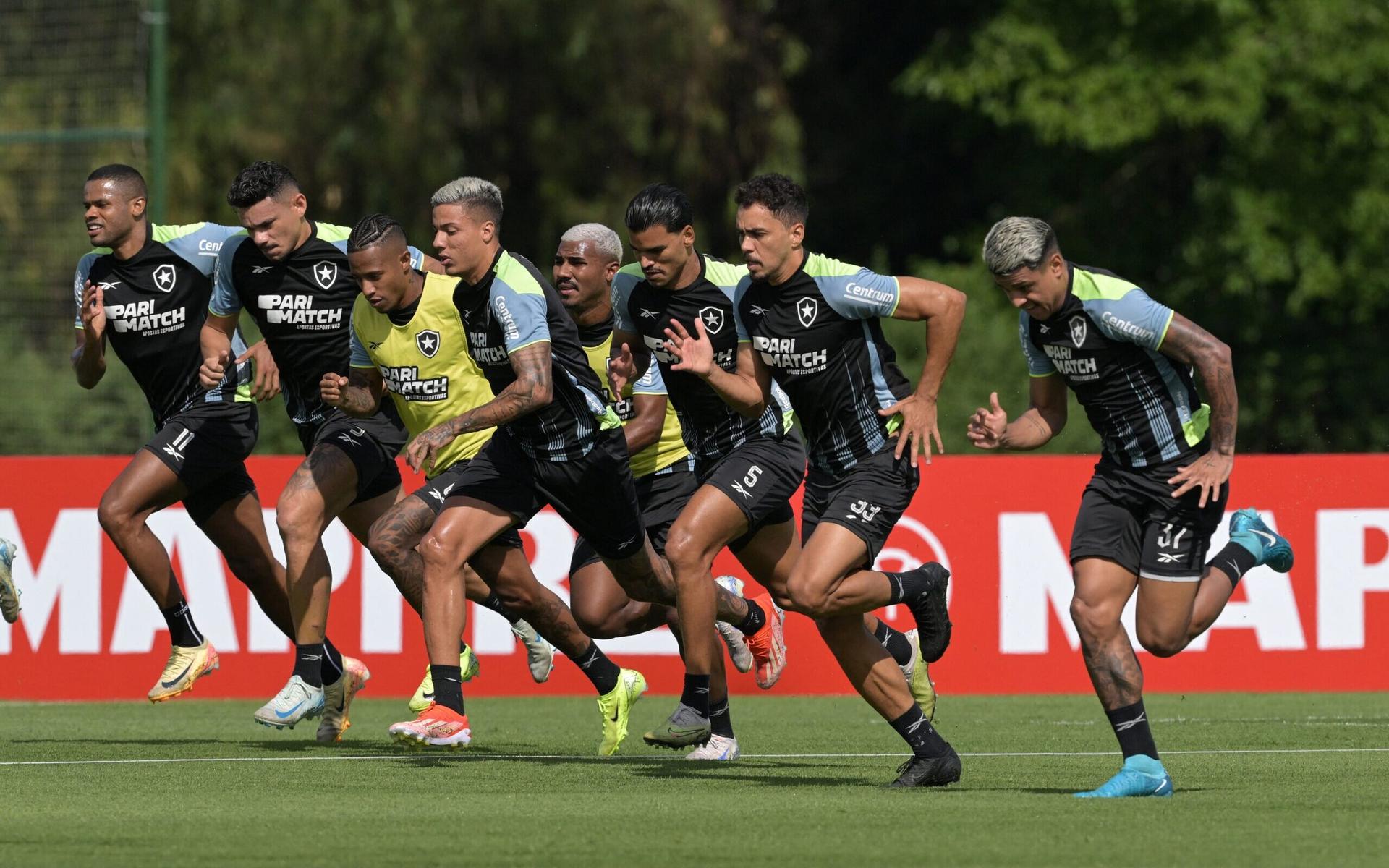 Treino-do-Botafogo-em-Buenos-Aires-scaled-aspect-ratio-512-320