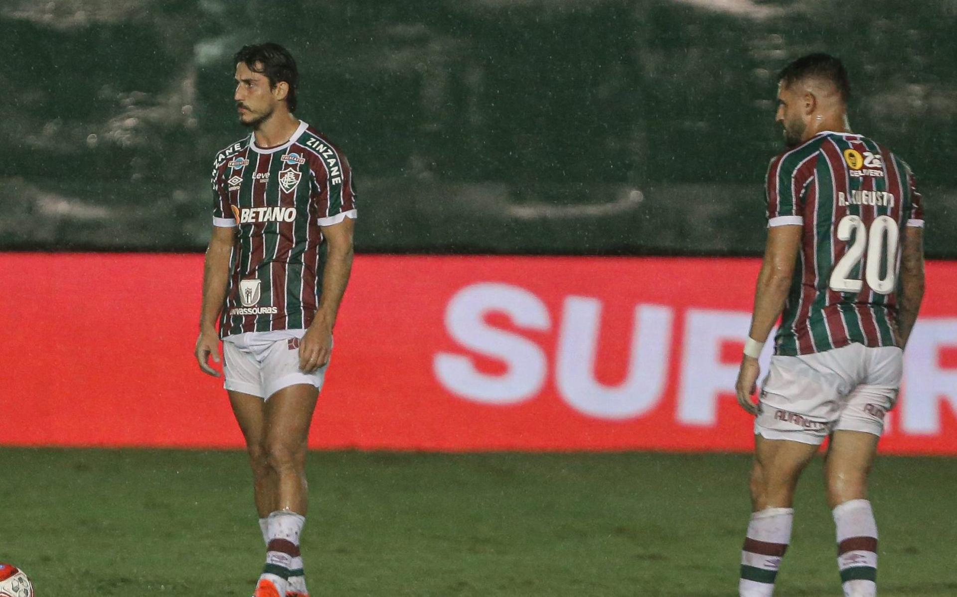 Gabriel-Pires-ao-lado-de-Renato-Augusto-durante-jogo-do-Fluminense-pelo-Campeonato-Carioca-scaled-aspect-ratio-512-320