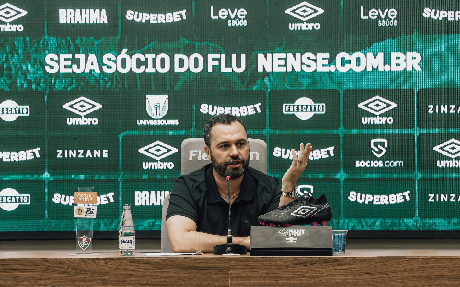 Mario-Bittencourt-durante-coletiva-no-CT-do-Fluminense-scaled-aspect-ratio-512-320