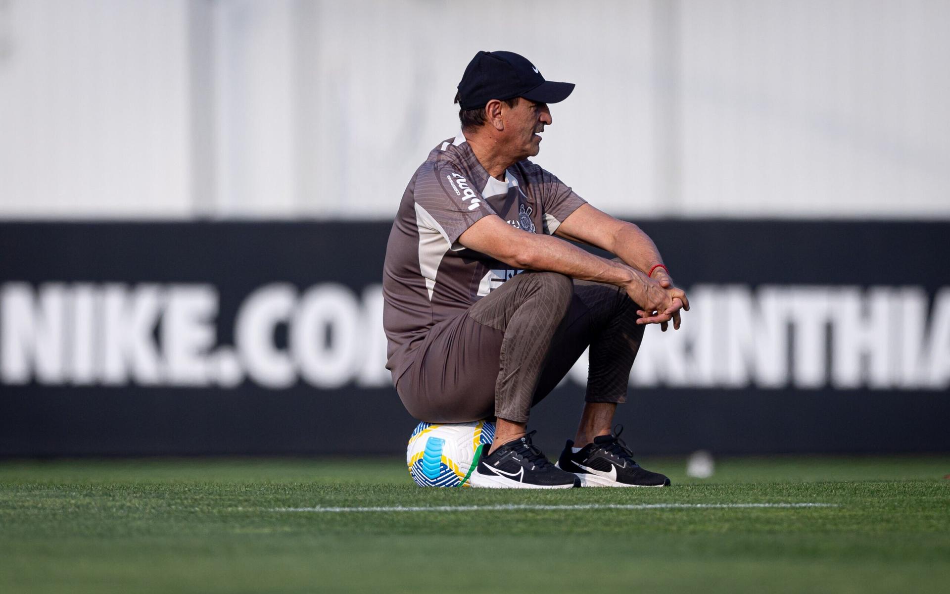 Ramon-Diaz-em-treino-do-Corinthians-scaled-aspect-ratio-512-320