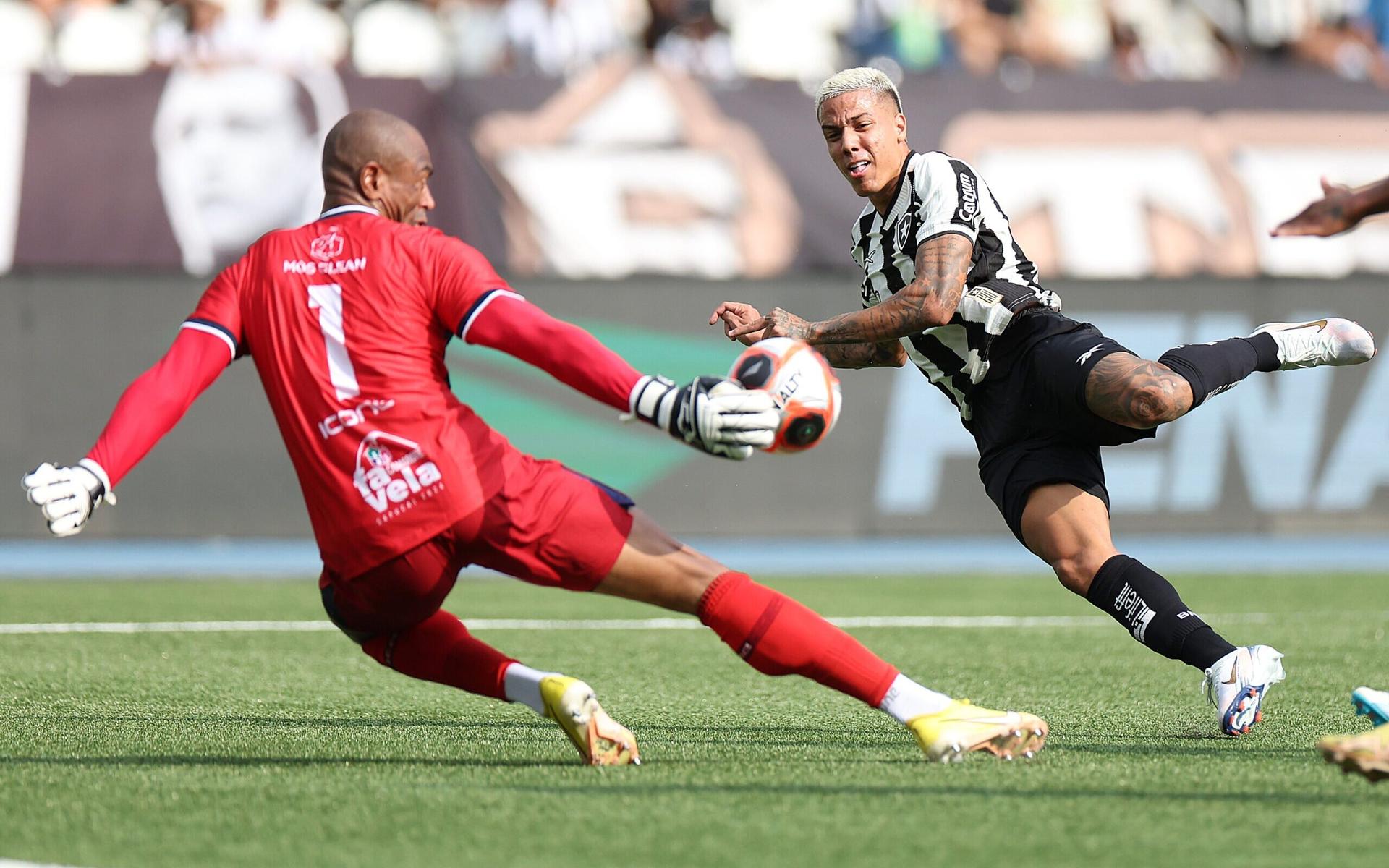 Carlos-Alberto-finaliza-mas-Dida-salva-o-Marica-em-confronto-com-o-Botafogo-pelo-Campeonato-Carioca-scaled-aspect-ratio-512-320