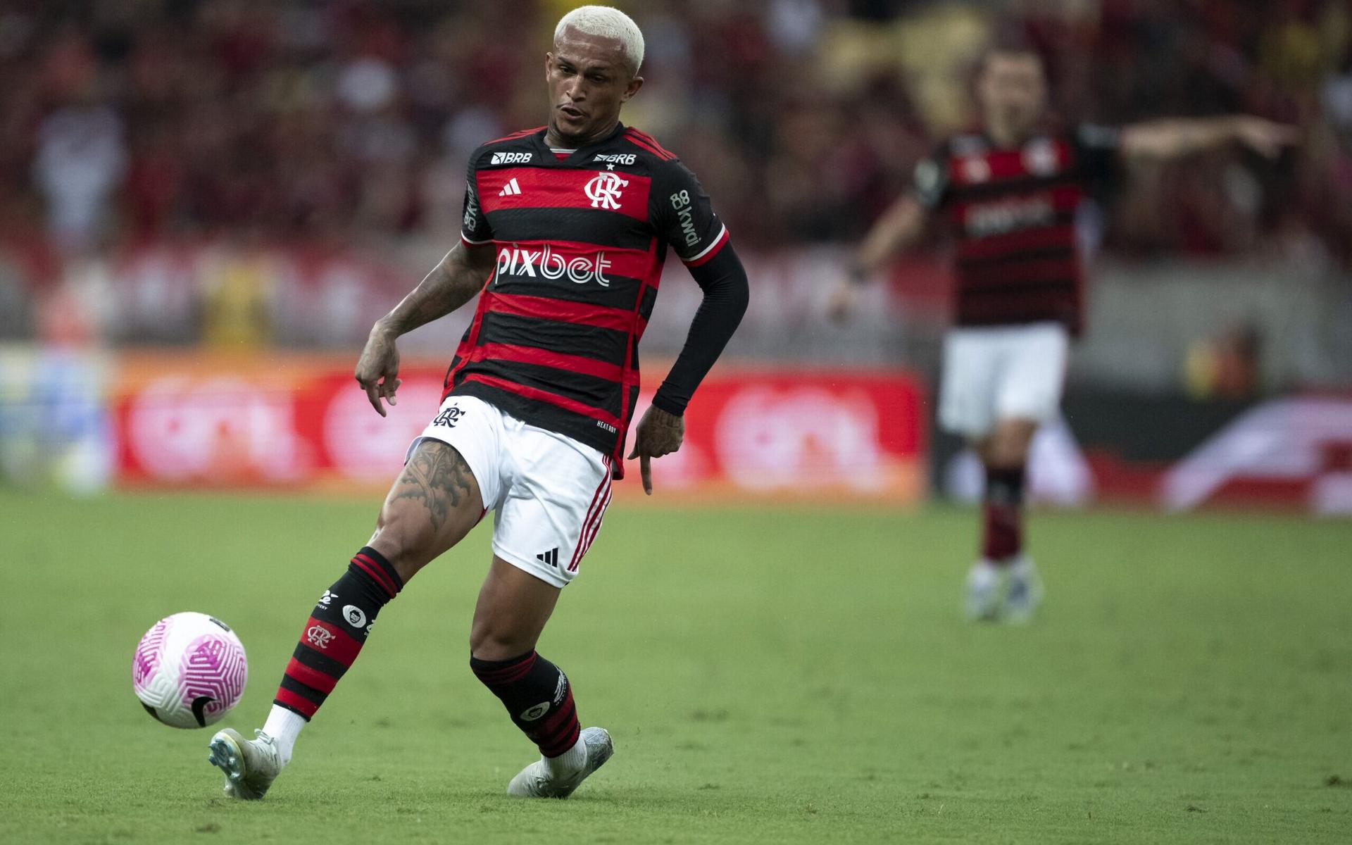 Wesley-em-acao-no-duelo-entre-Flamengo-e-Juventude-pelo-Campeonato-Brasileiro-scaled-aspect-ratio-512-320