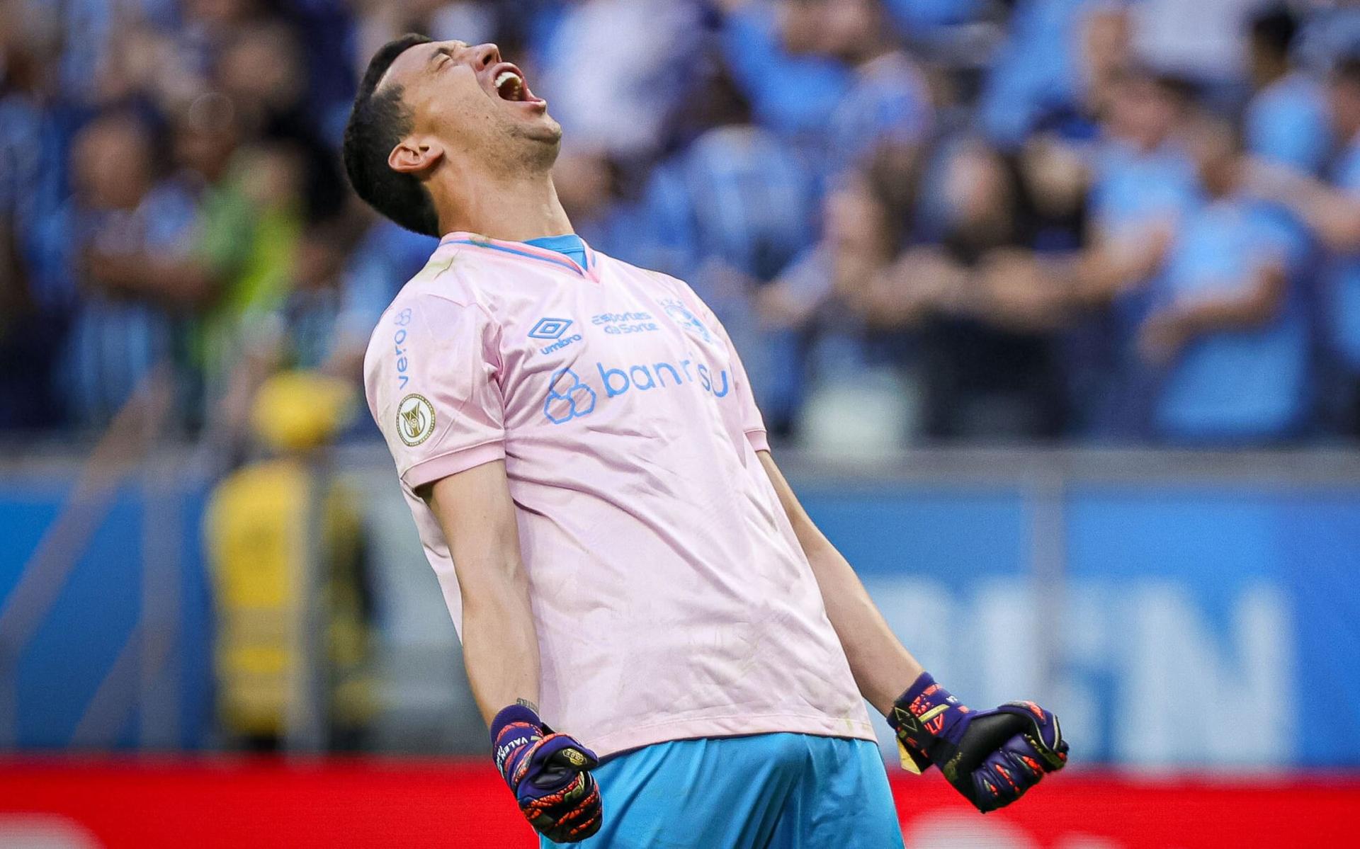 marchesin-goleiro-gremio-atletico-go-campeonato-brasileiro-scaled-aspect-ratio-512-320