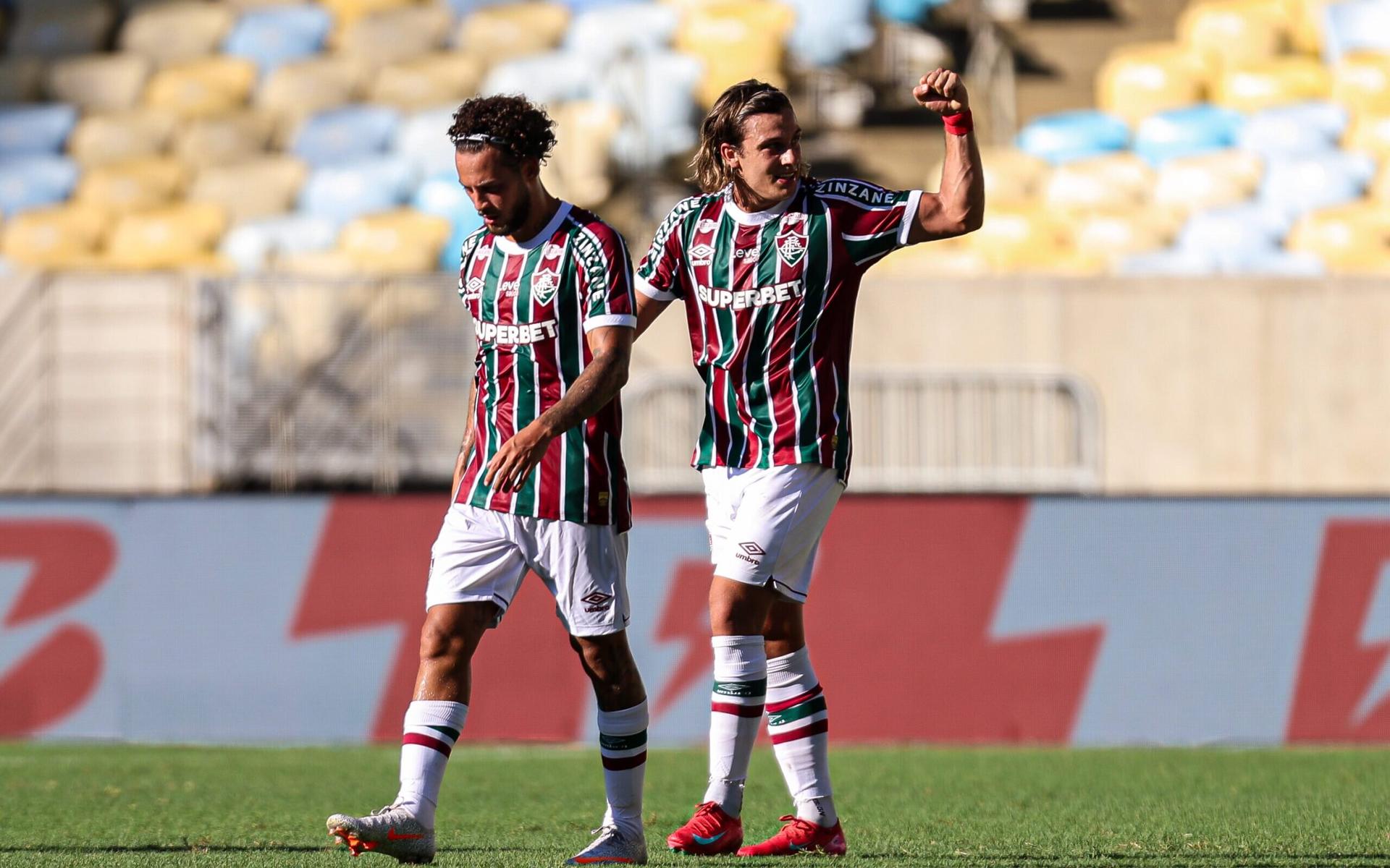 Guga-ao-lado-de-Canobbio-que-comemora-seu-primeiro-gol-pelo-Fluminense-no-Campeonato-Carioca-scaled-aspect-ratio-512-320