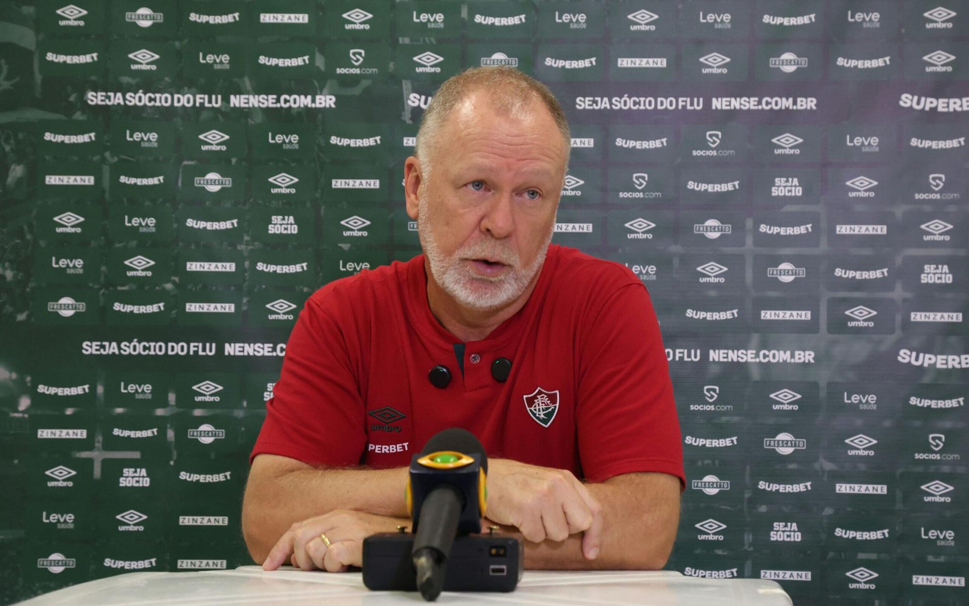 Mano-Menezes-durante-coletiva-do-Fluminense-apos-triunfo-sobre-o-Vasco-pelo-Campeonato-Carioca-scaled-aspect-ratio-512-320