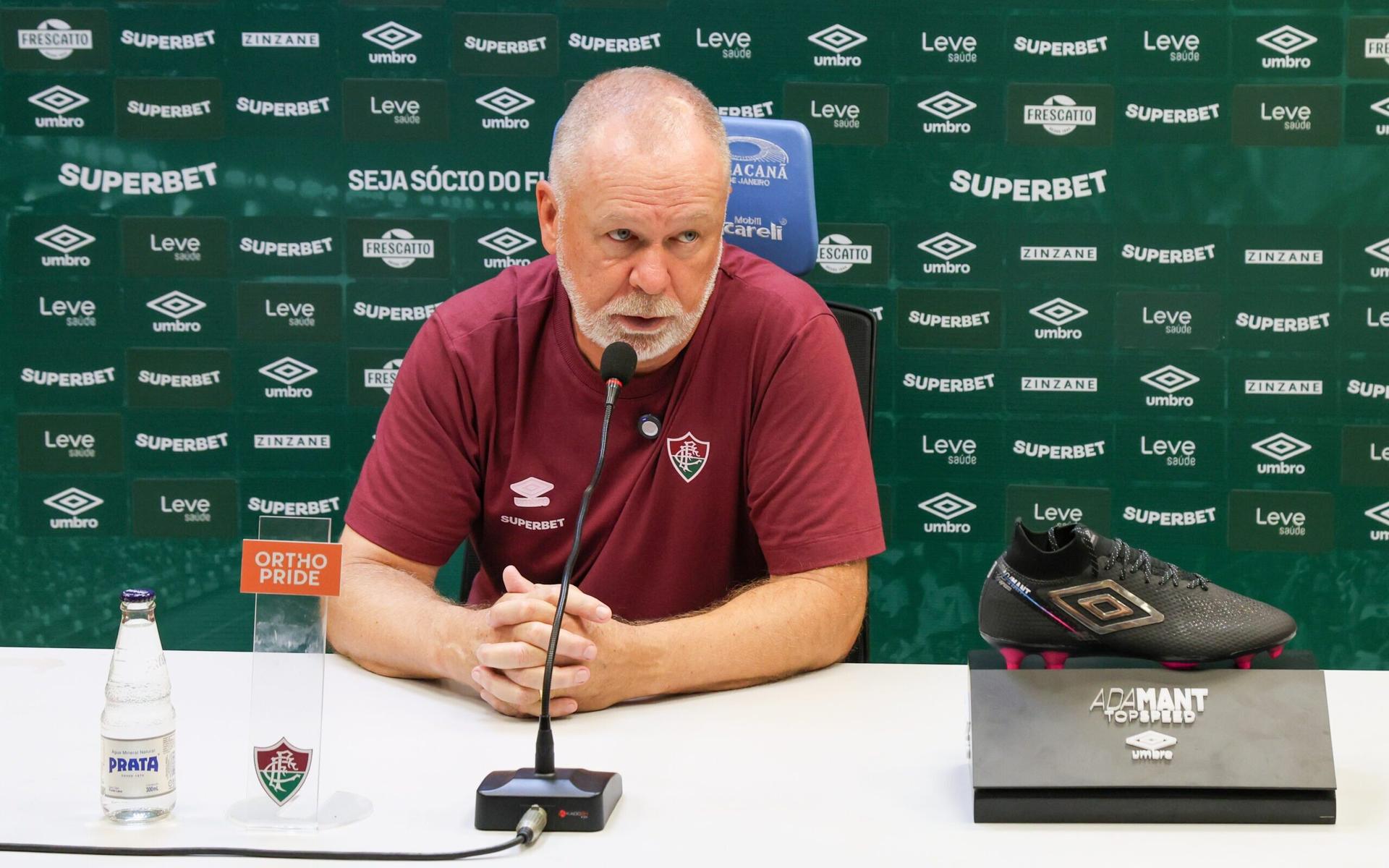 Mano-Menezes-em-coletiva-apos-a-vitoria-do-Fluminense-sobre-o-Bangu-pelo-Campeonato-Carioca-scaled-aspect-ratio-512-320