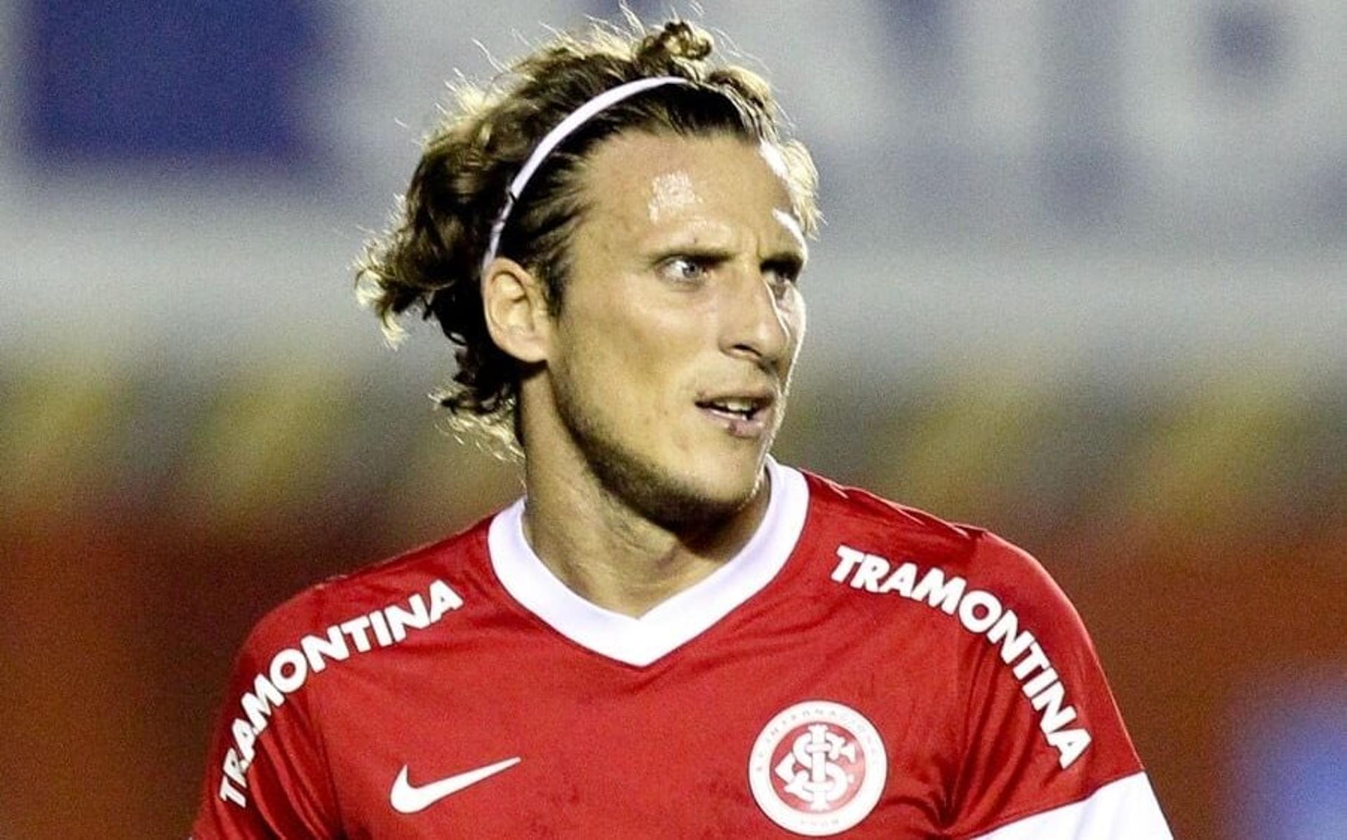 diego-forlan-internacional-aspect-ratio-512-320