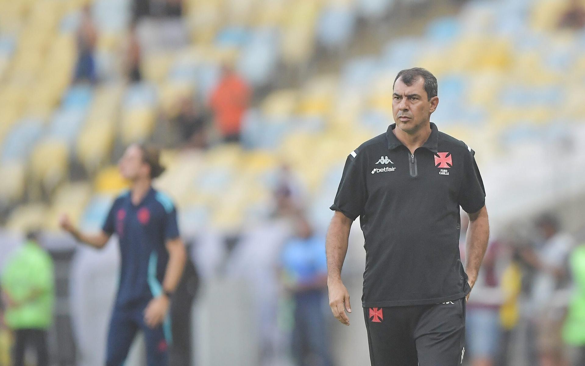 Tecnico-do-Vasco-Carille-saiu-em-defesa-de-Luighi-apos-jogo-contra-o-Flamengo-scaled-aspect-ratio-512-320